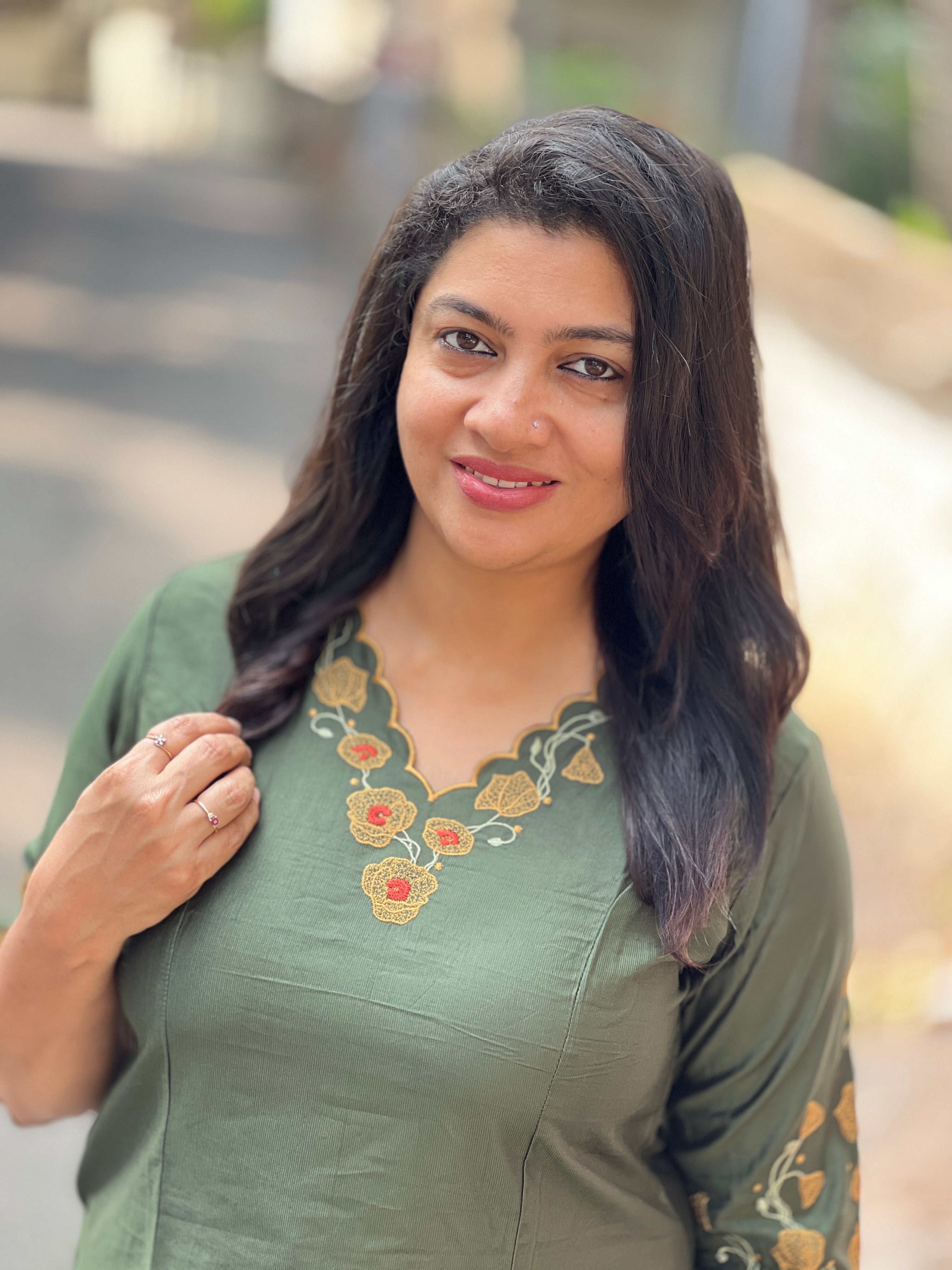 Floral Embroidery Detailed Slub Silk Kurta | VS139