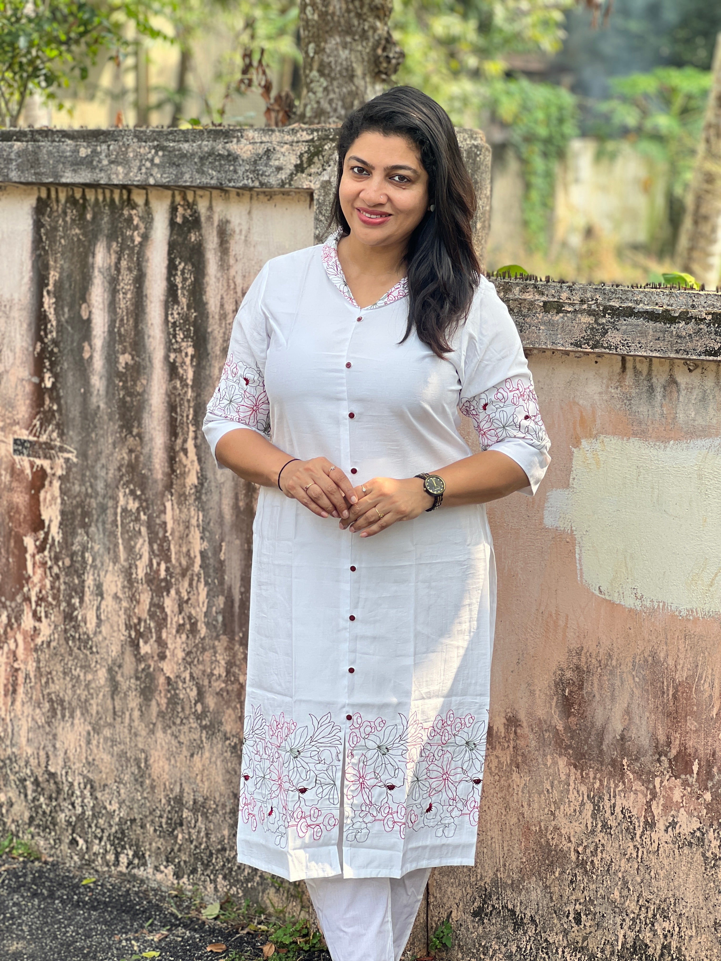 Floral Embroidery Detailed Slub Silk Kurta | VS140