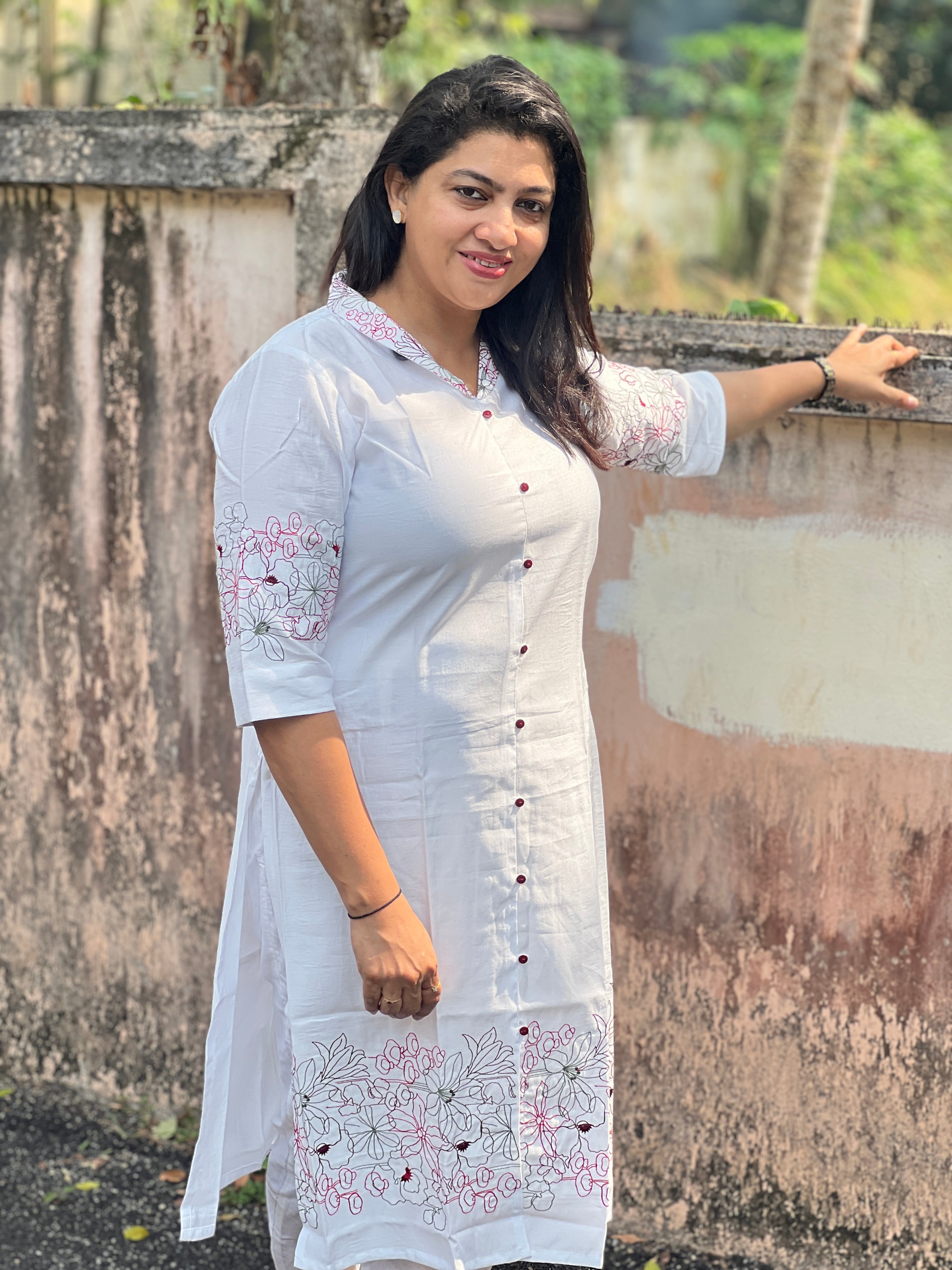 Floral Embroidery Detailed Slub Silk Kurta | VS140