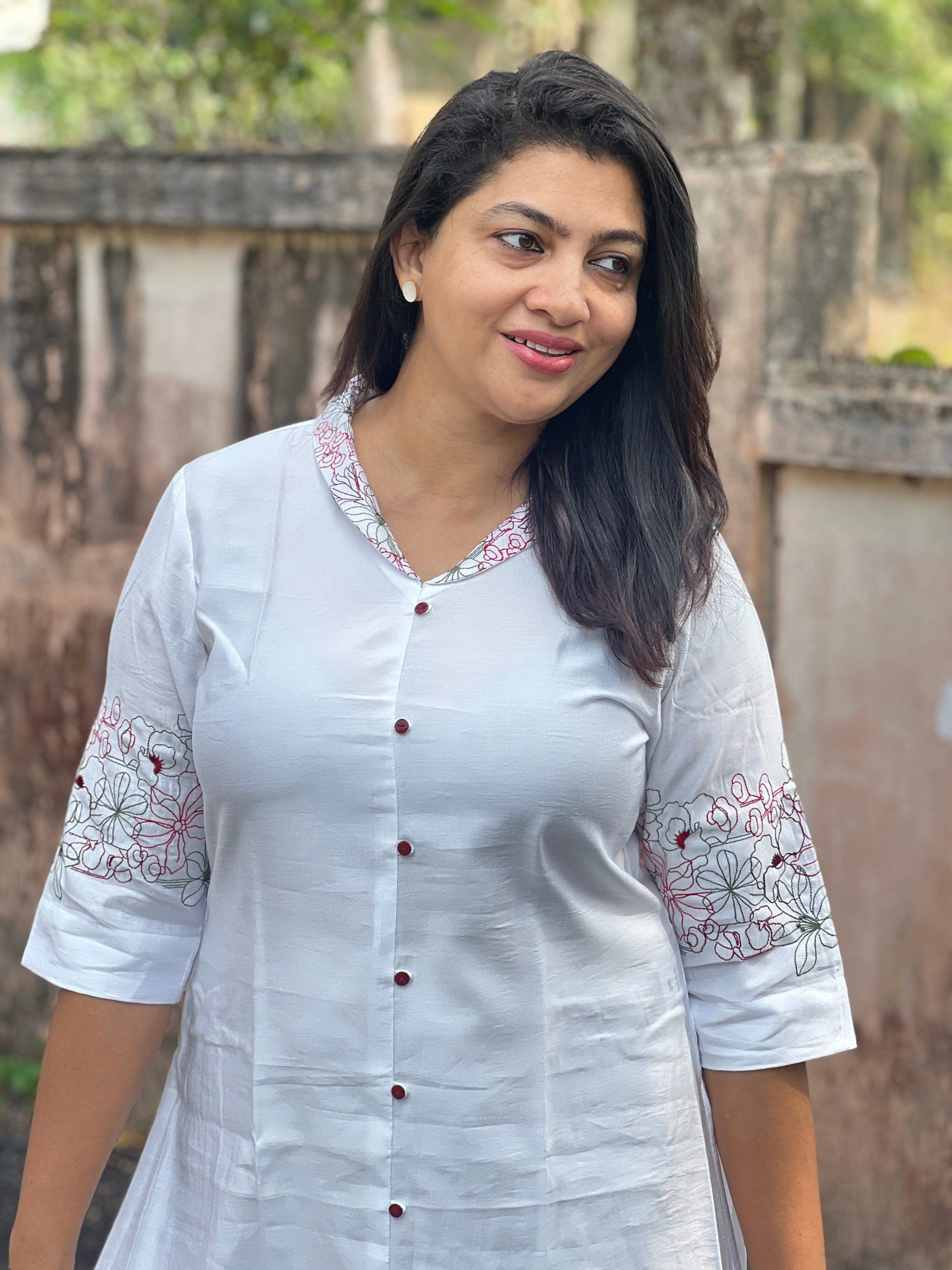 Floral Embroidery Detailed Slub Silk Kurta | VS140