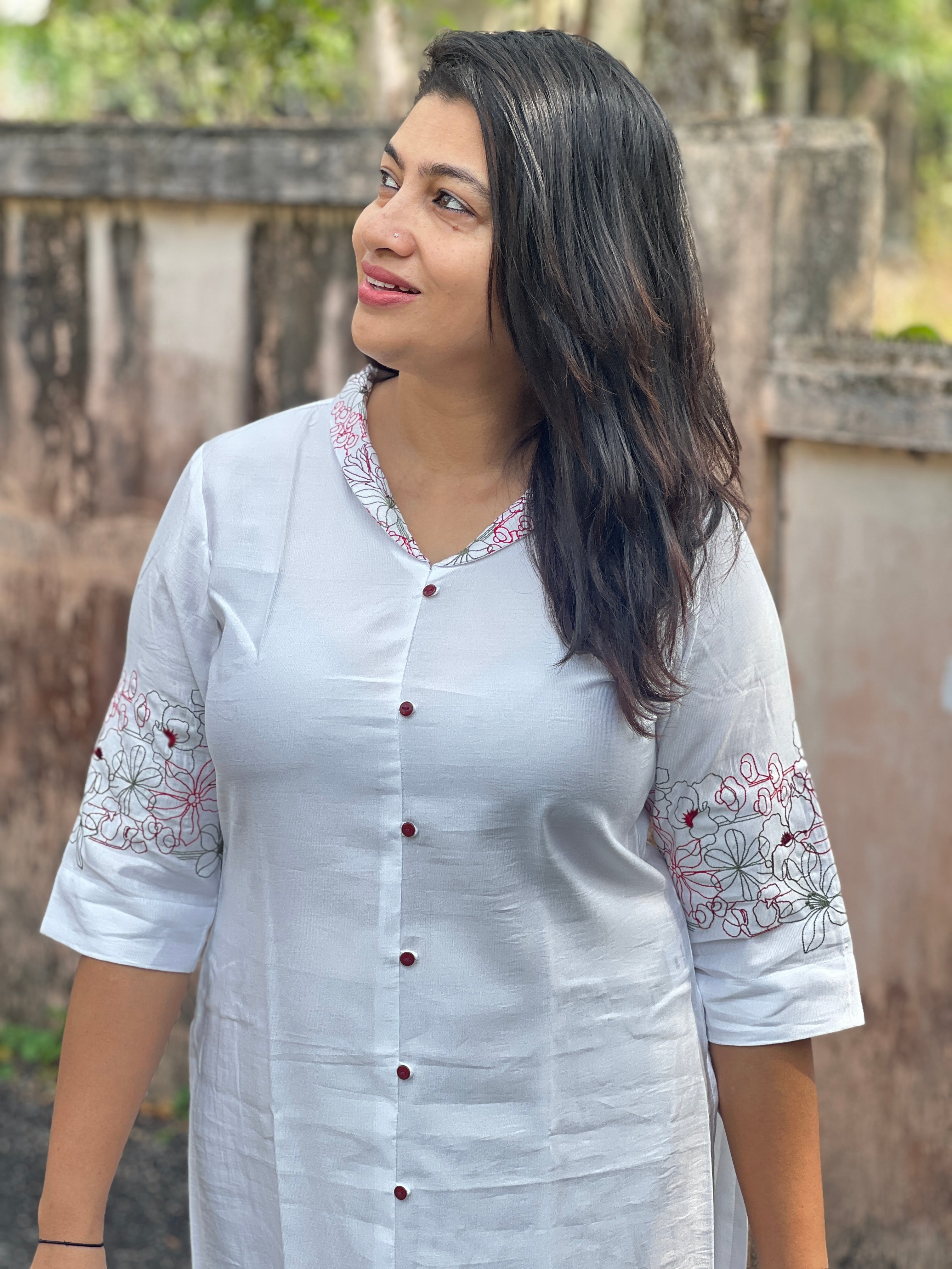 Floral Embroidery Detailed Slub Silk Kurta | VS140