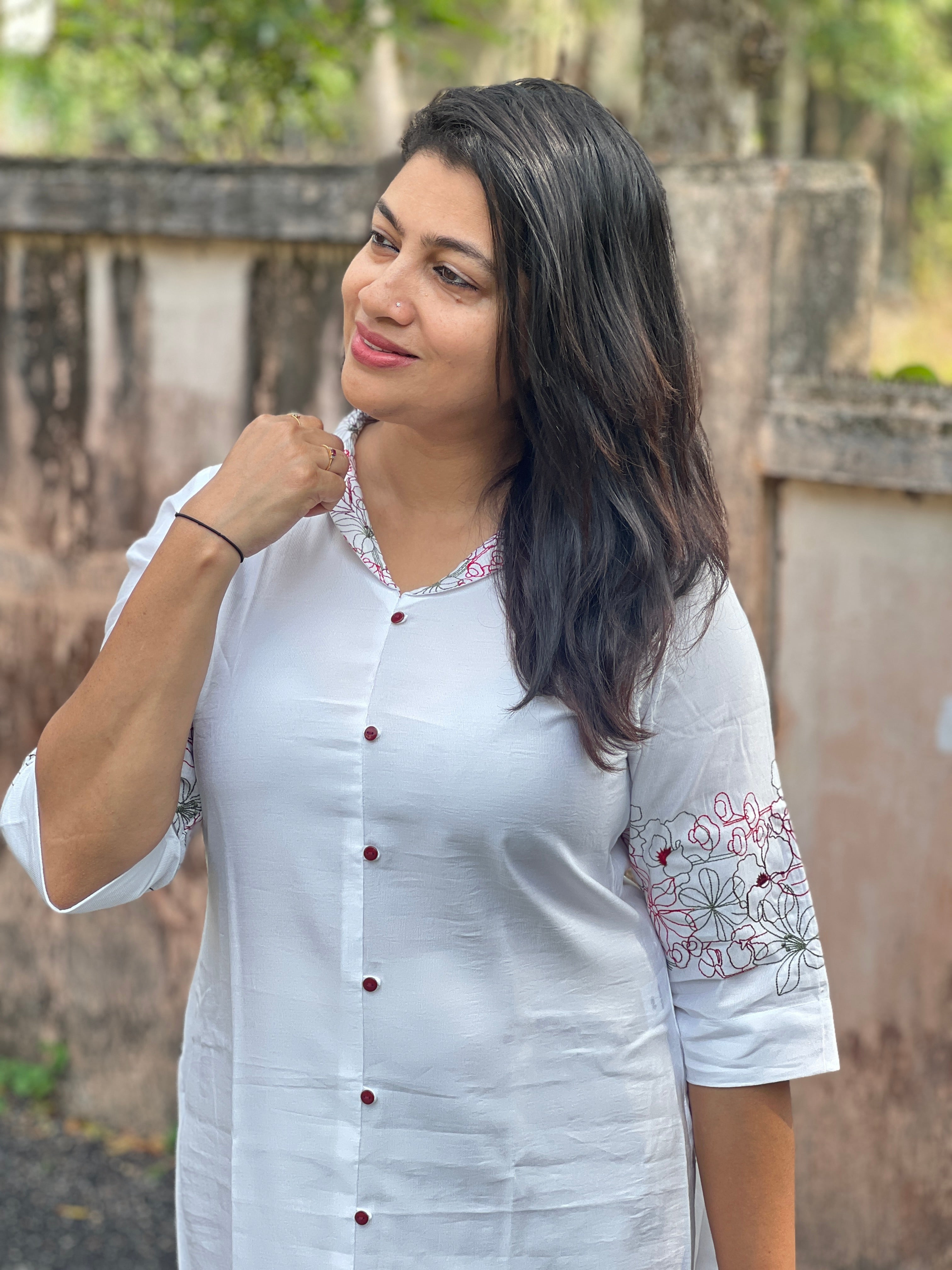 Floral Embroidery Detailed Slub Silk Kurta | VS140