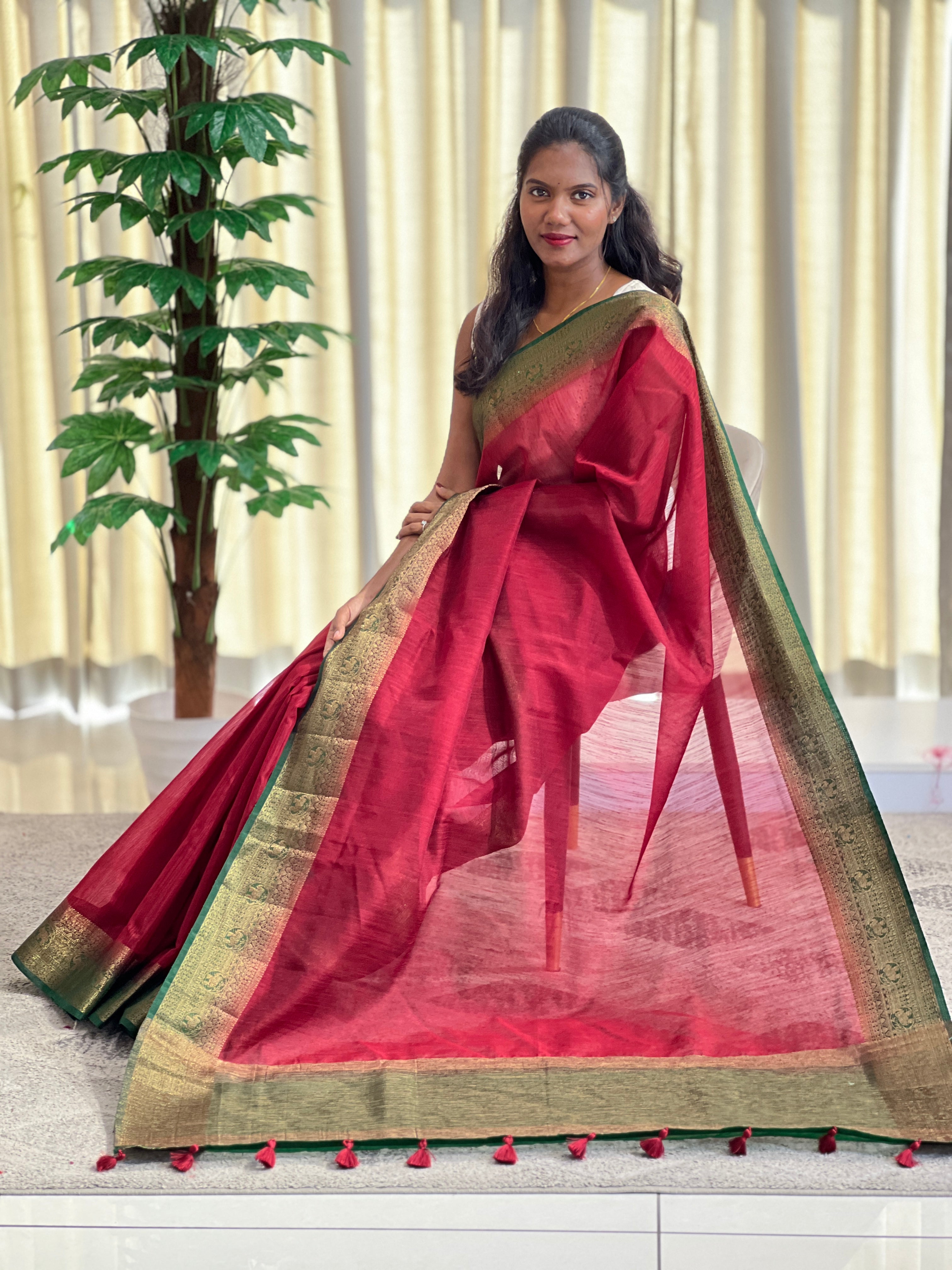 Golden Zari Weaved Border Pattern Linen Finish Saree |  YNG1294