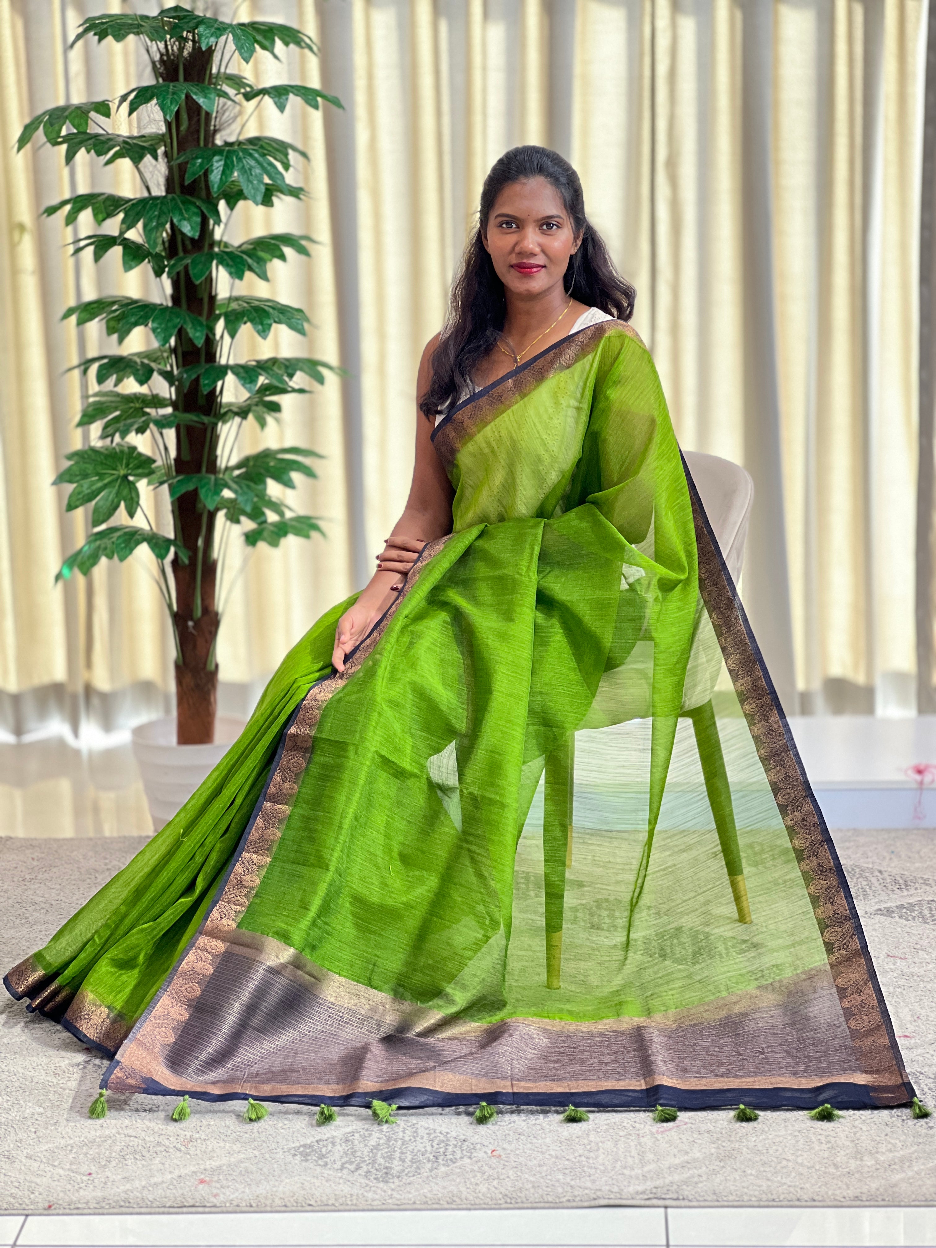 Golden Zari Weaved Border Pattern Linen Finish Saree | YNG1301