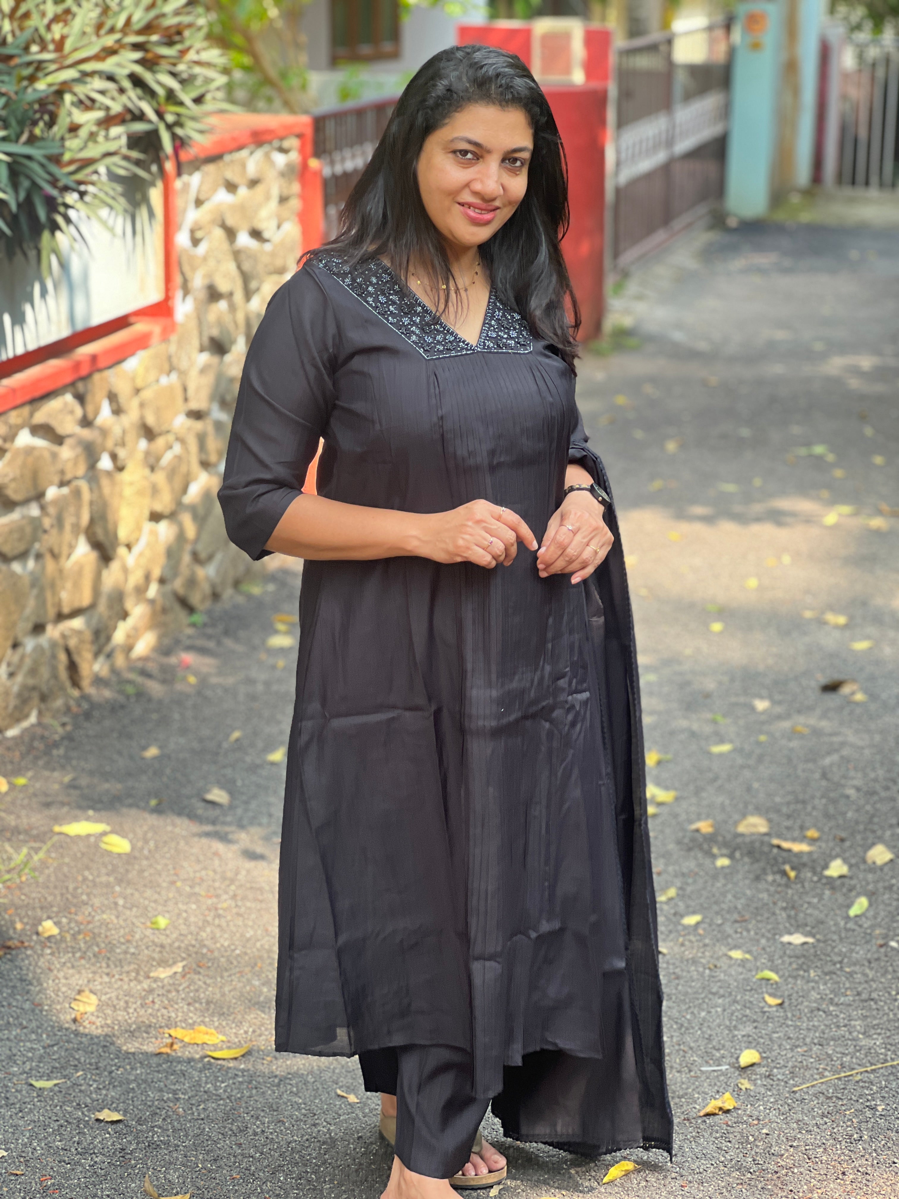 Sequins With Sugar Beads Embroidered Semi Tussar Kurta Set | SLM132