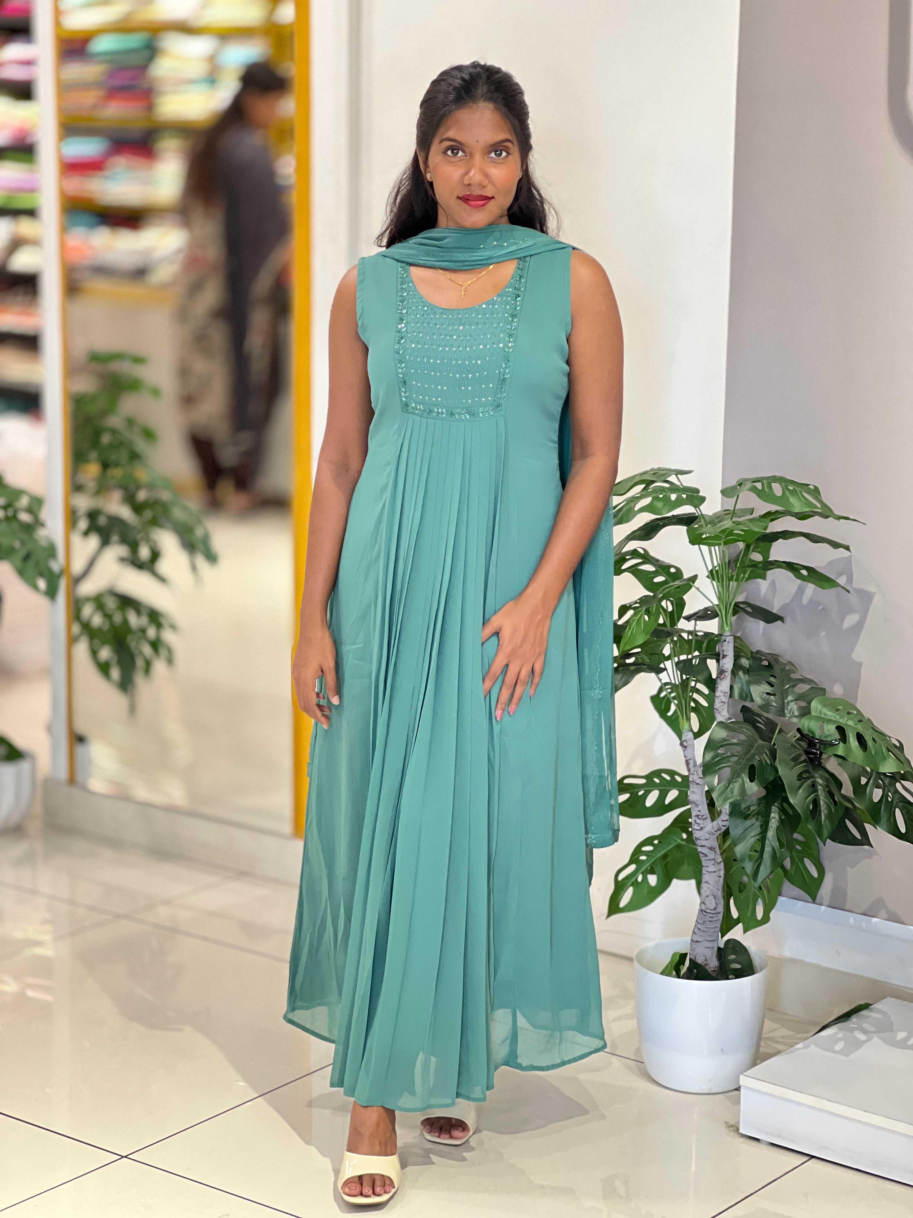 Handwork Detailed Chinnon Kurta Set | BR114