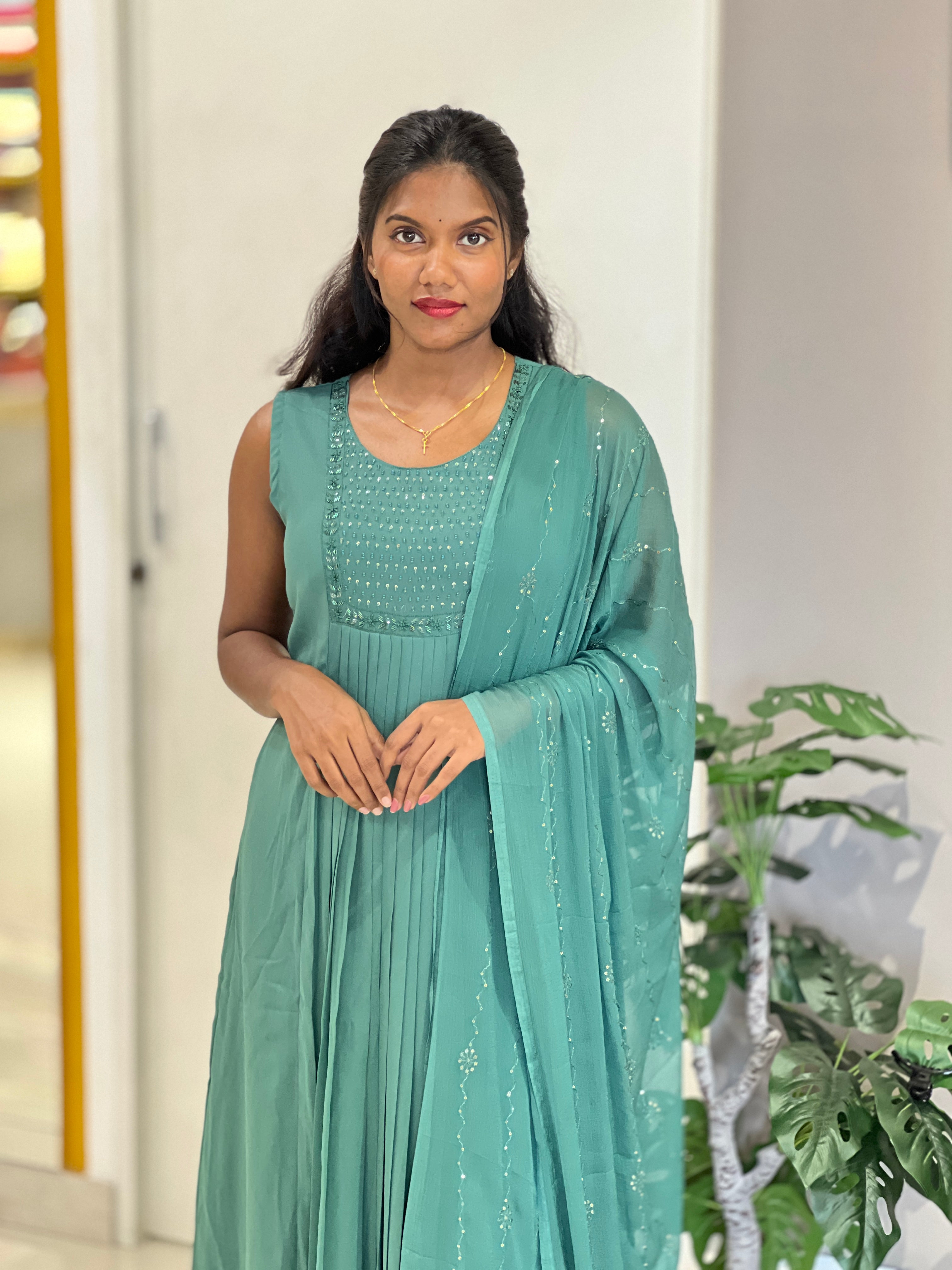 Handwork Detailed Chinnon Kurta Set | BR114