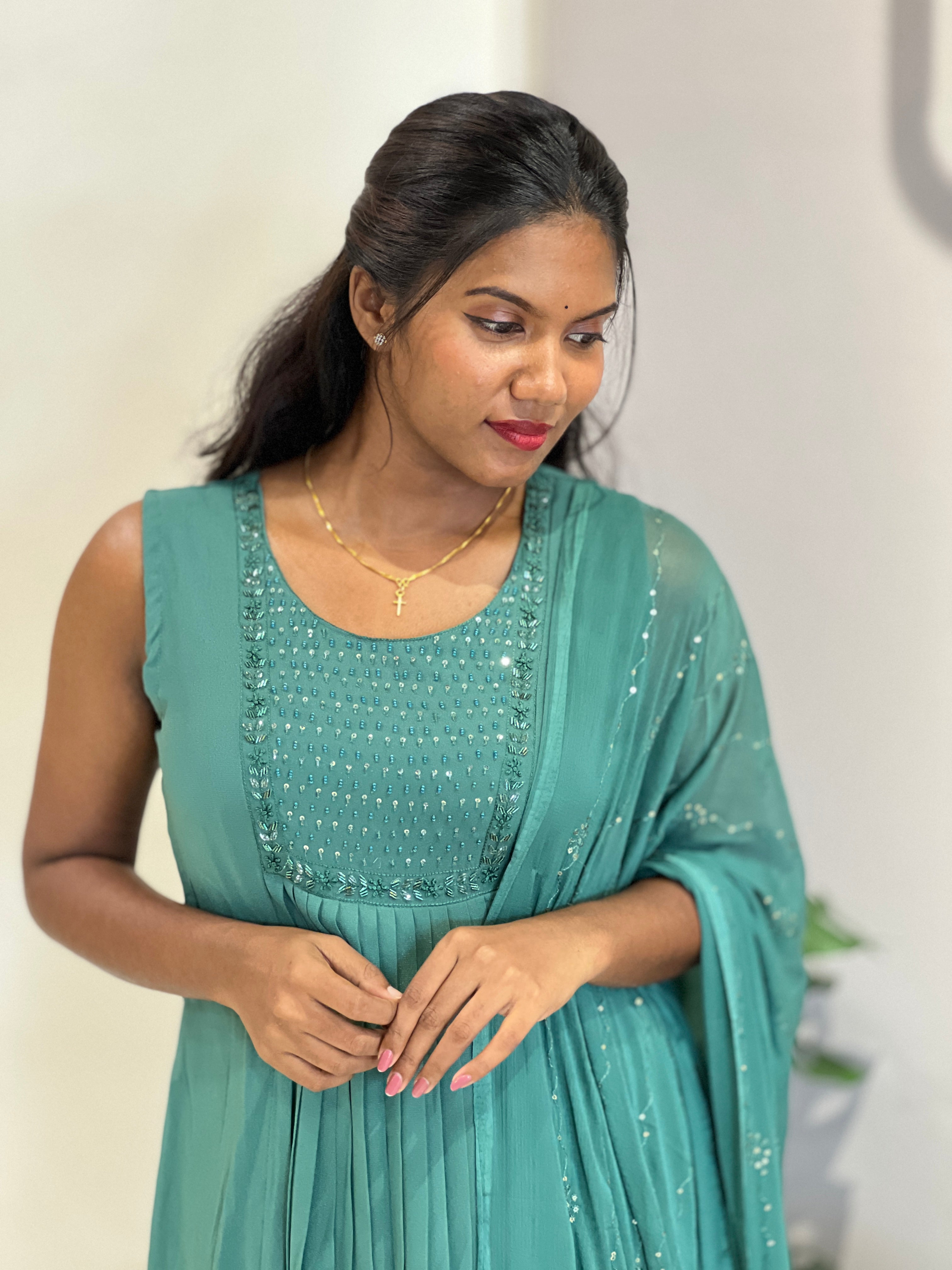 Handwork Detailed Chinnon Kurta Set | BR114