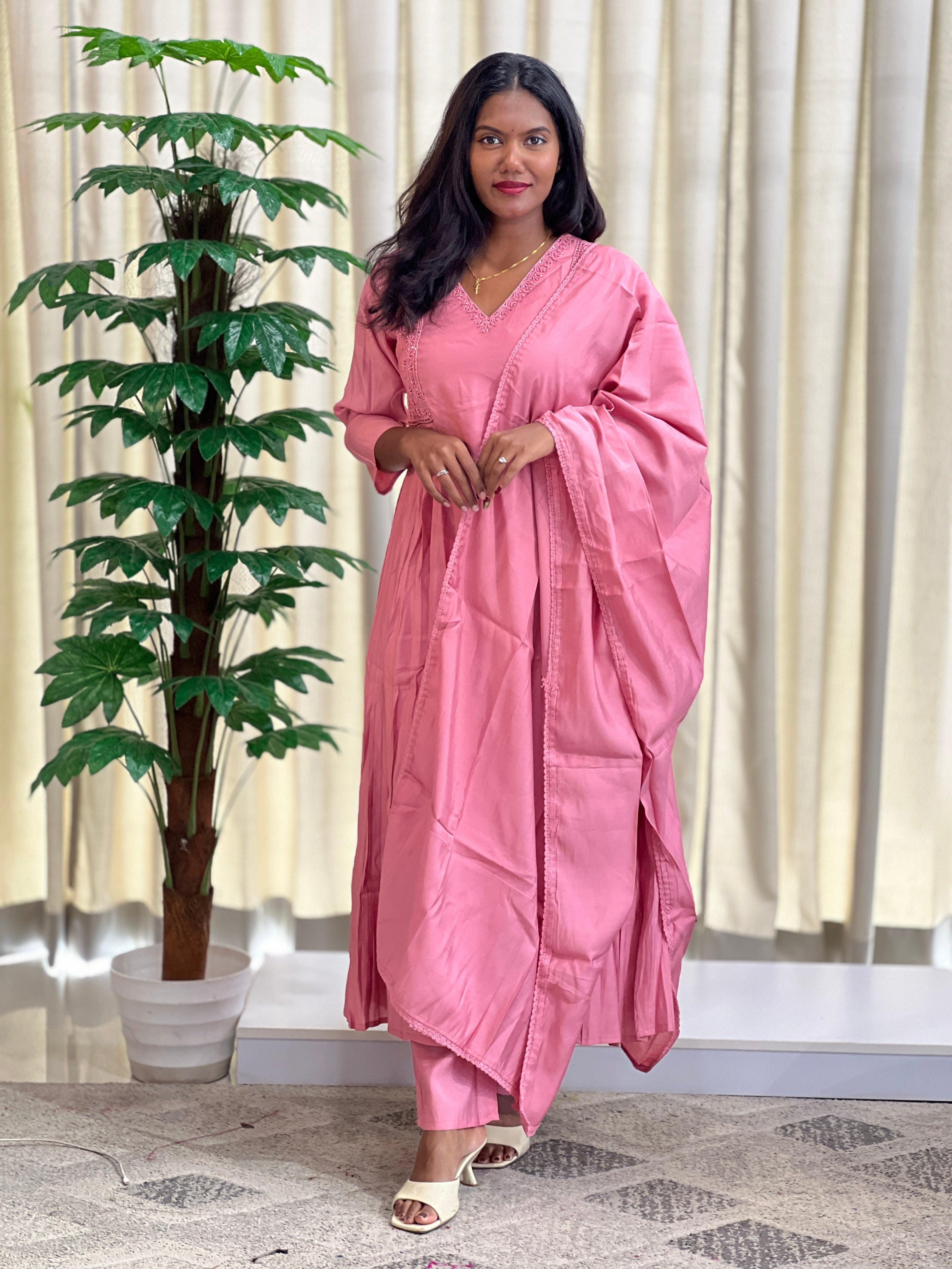 Handwork Detailing Mal Chnaderi Kurta Set | NAI136