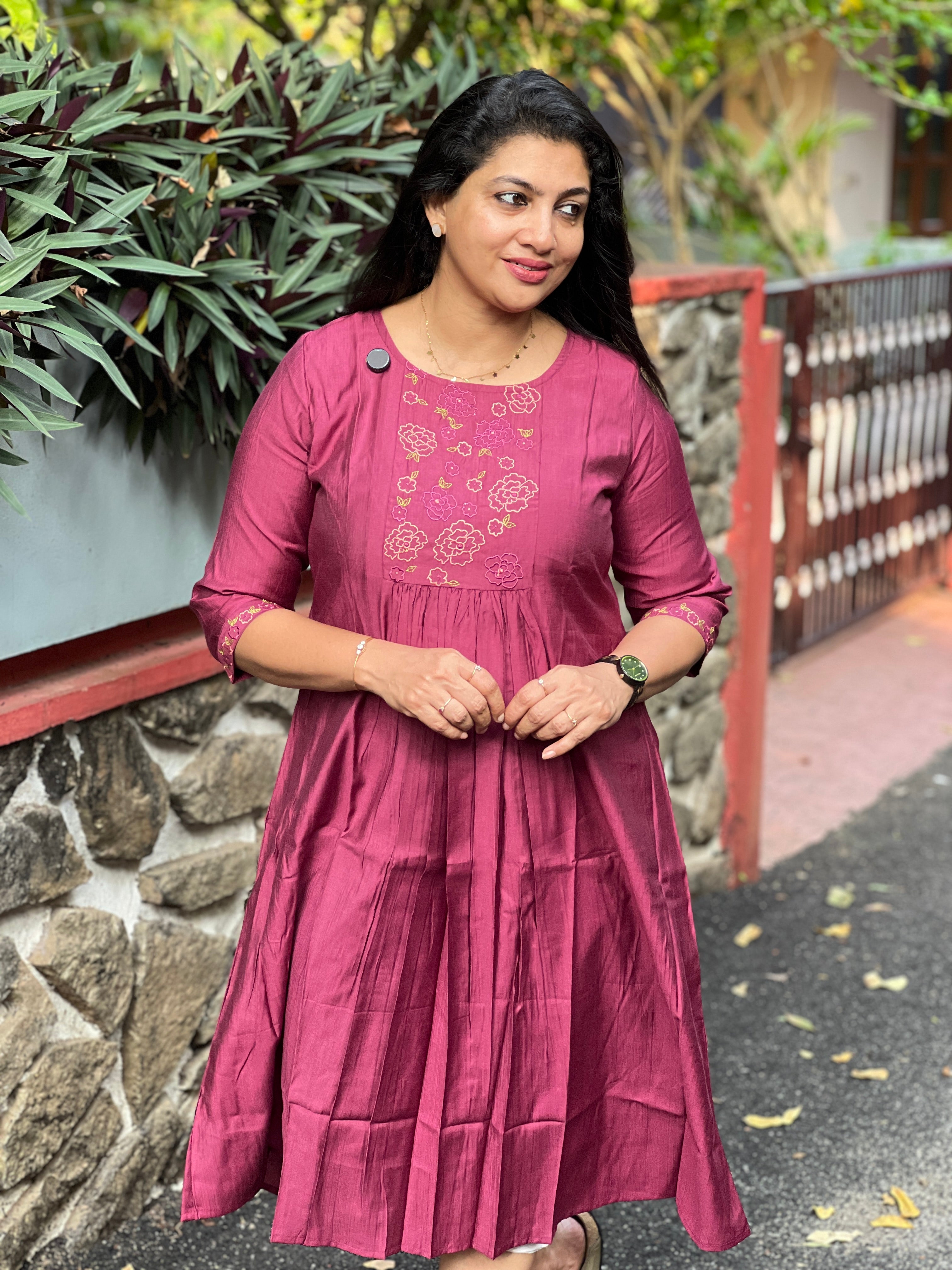 Floral Computerized Embroidered Rayon Cotton Kurta | VSI132