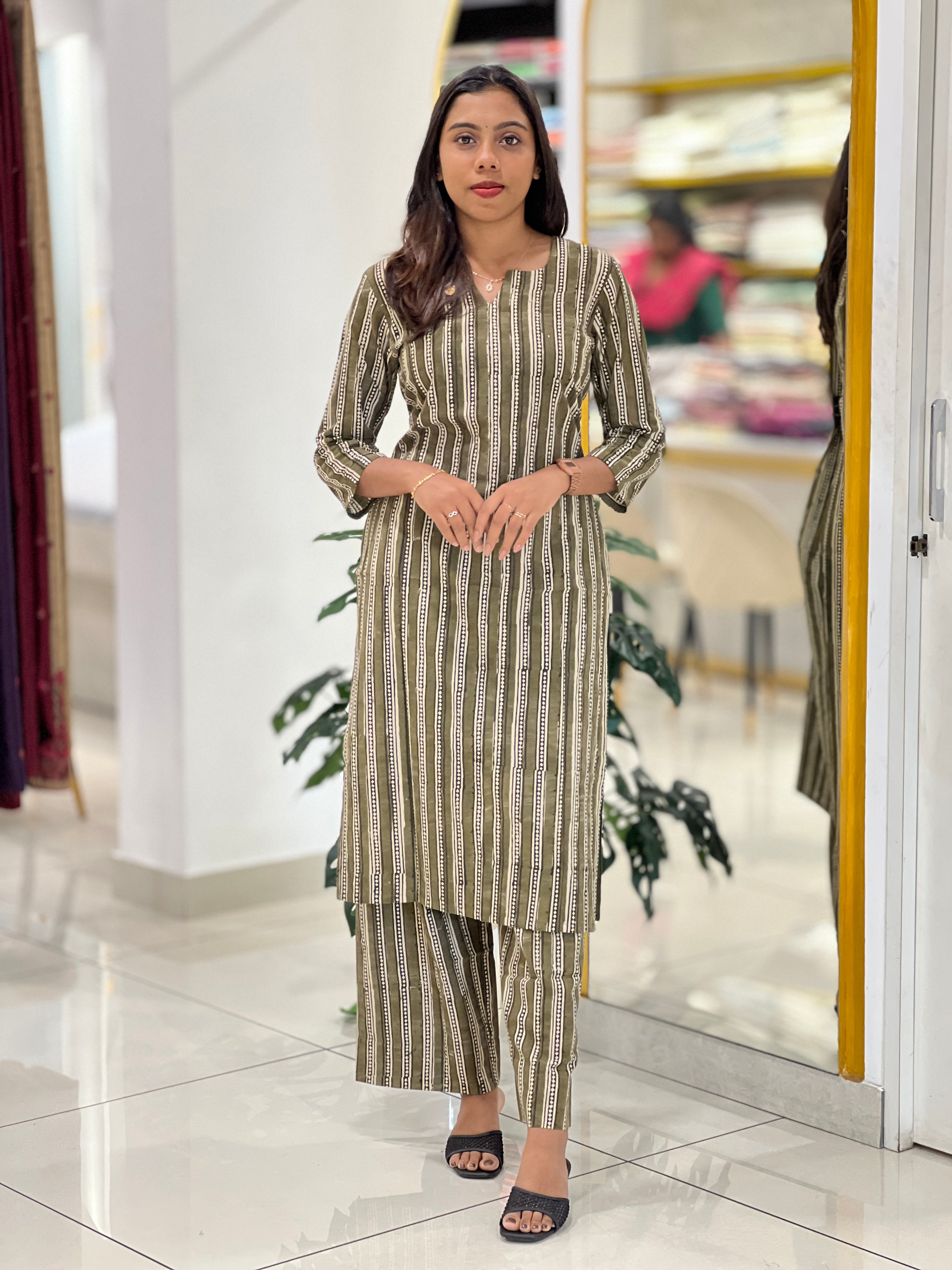 Stripes Printed Cotton Kurta Set | DNT853