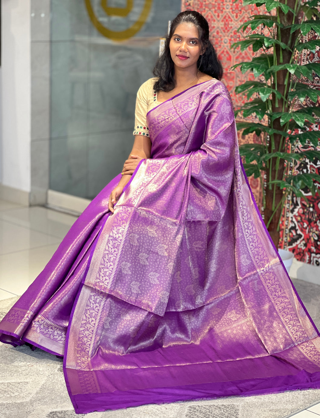 Golden Zari Weaved Leaf Patterned Banarasi Silk Saree | NN342