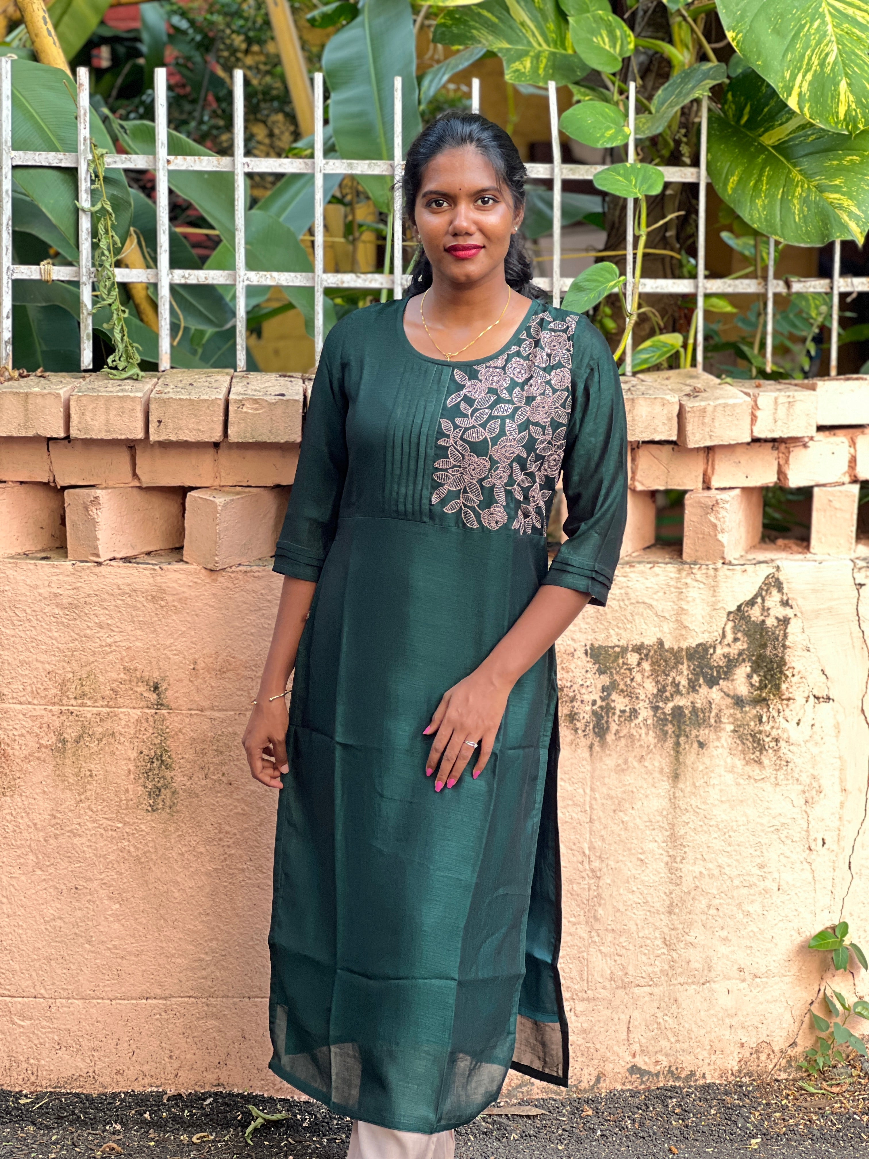 Embroidery With Sequins Detailed Vijithra Silk Kurta | VSI123