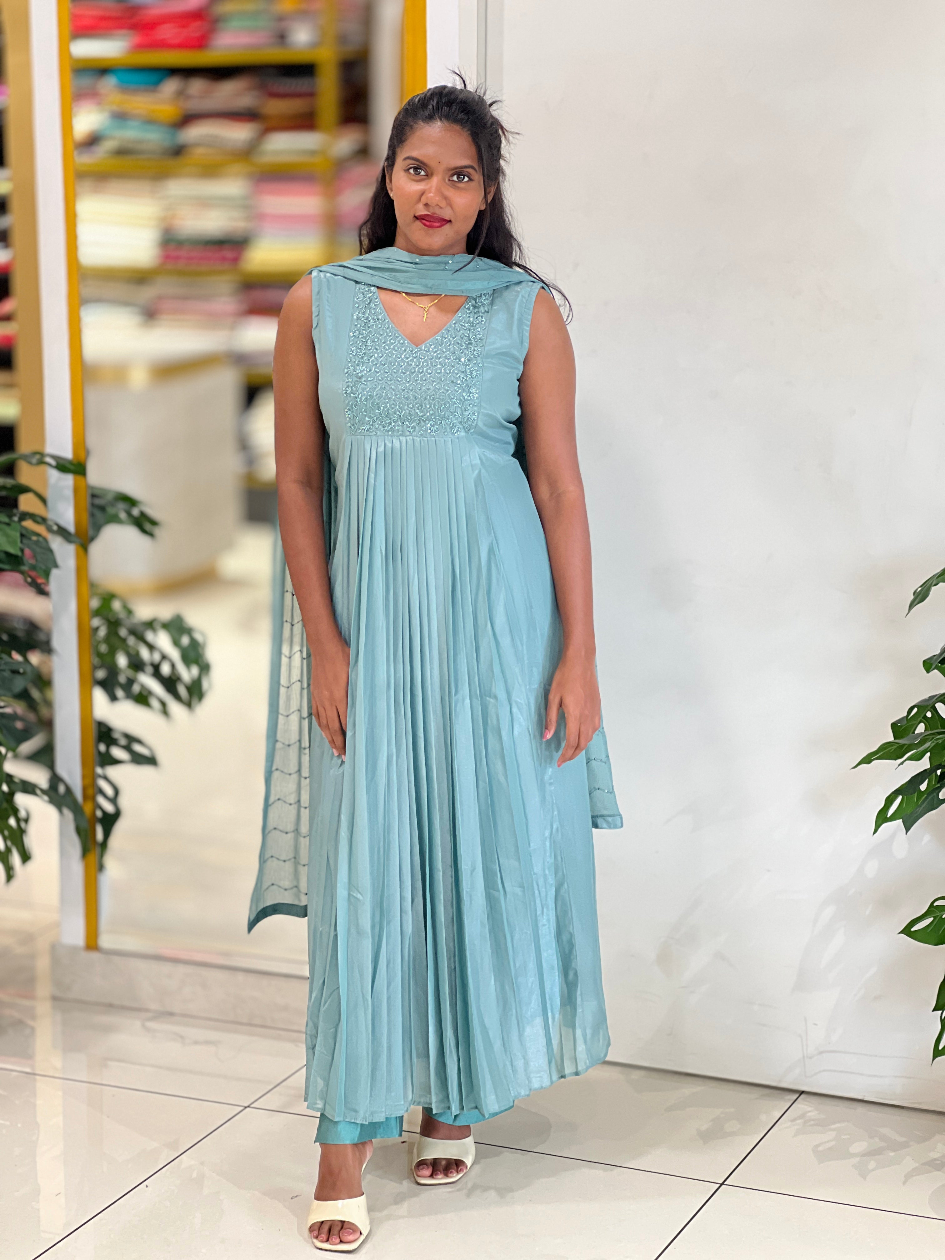 Handwork Detailed Chinnon Kurta Set | BR106