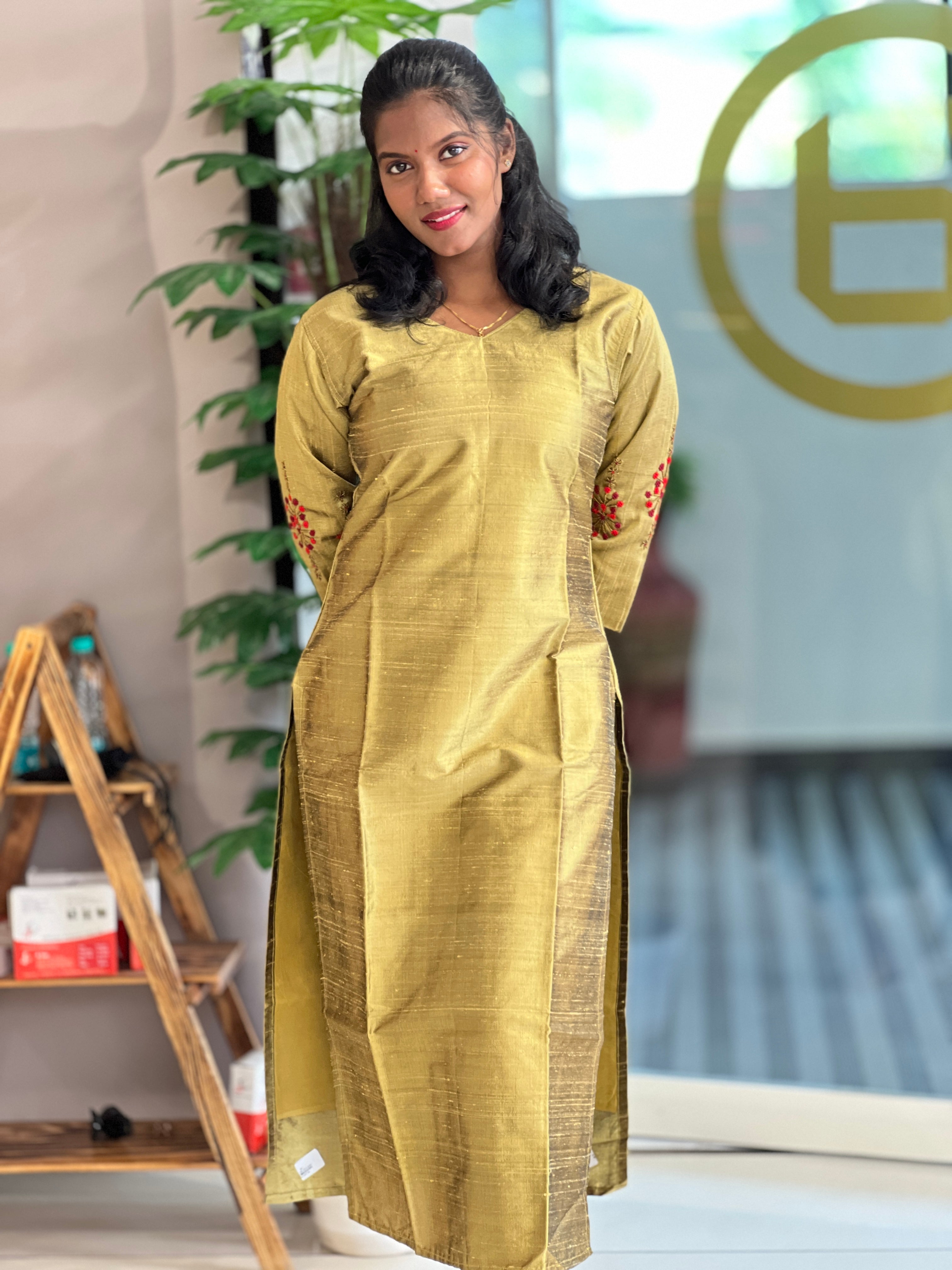 Hand Embroidered Raw Silk Kurta | MMI103