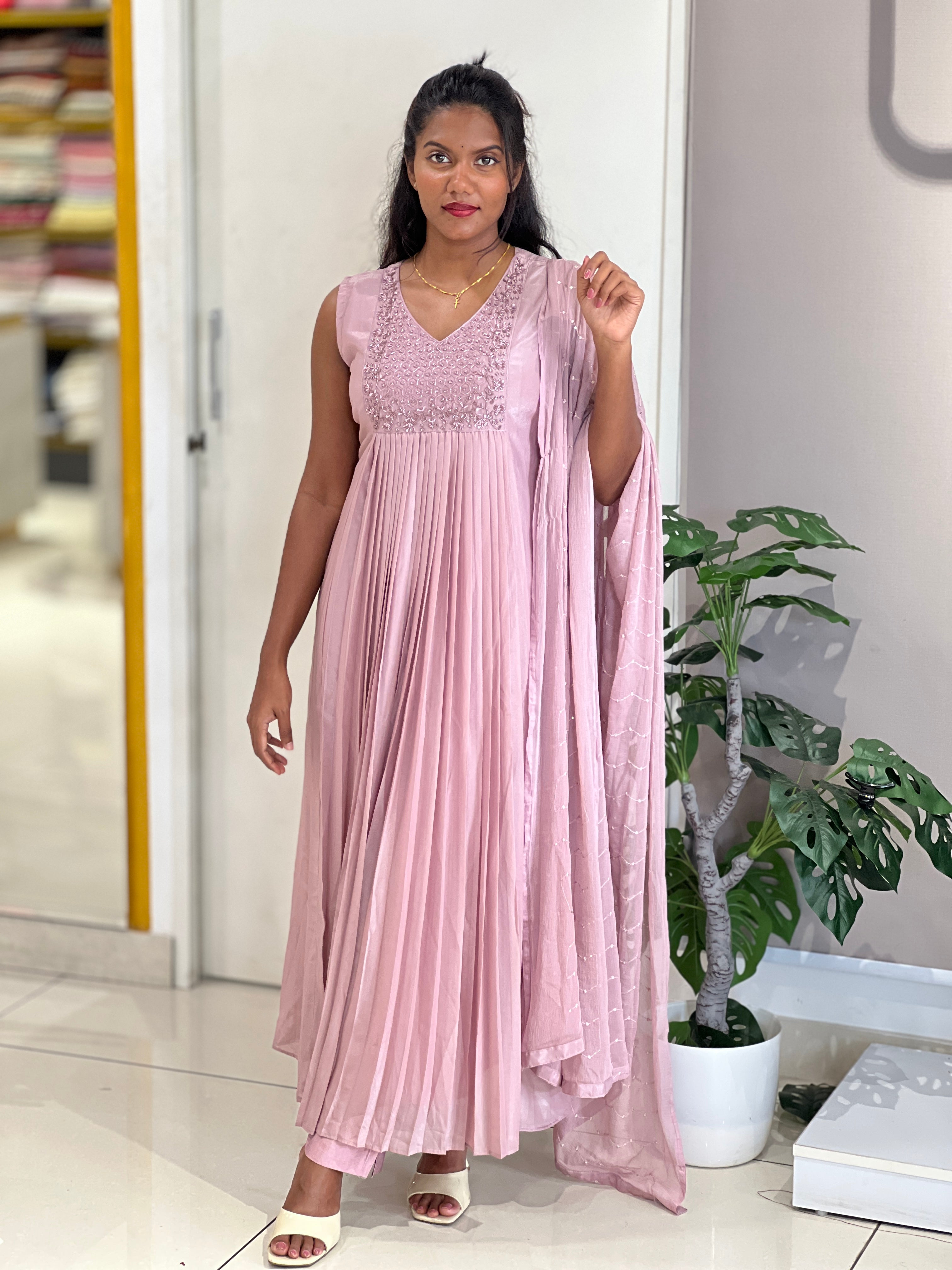 Handwork Detailed Chinnon Kurta Set | BR105