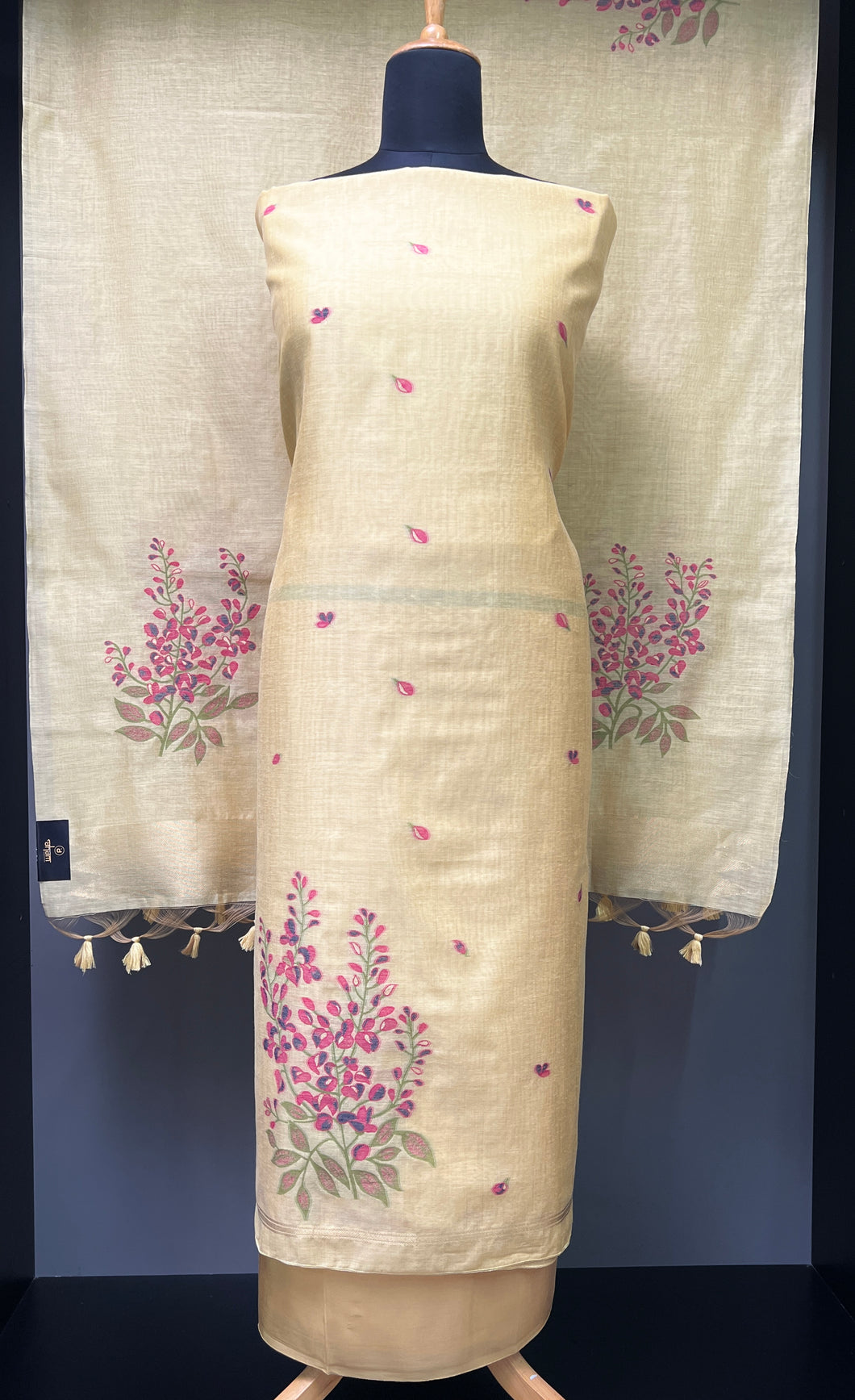 Floral Pattern With Zari Detailed Jamdani Salwar Set | LV470