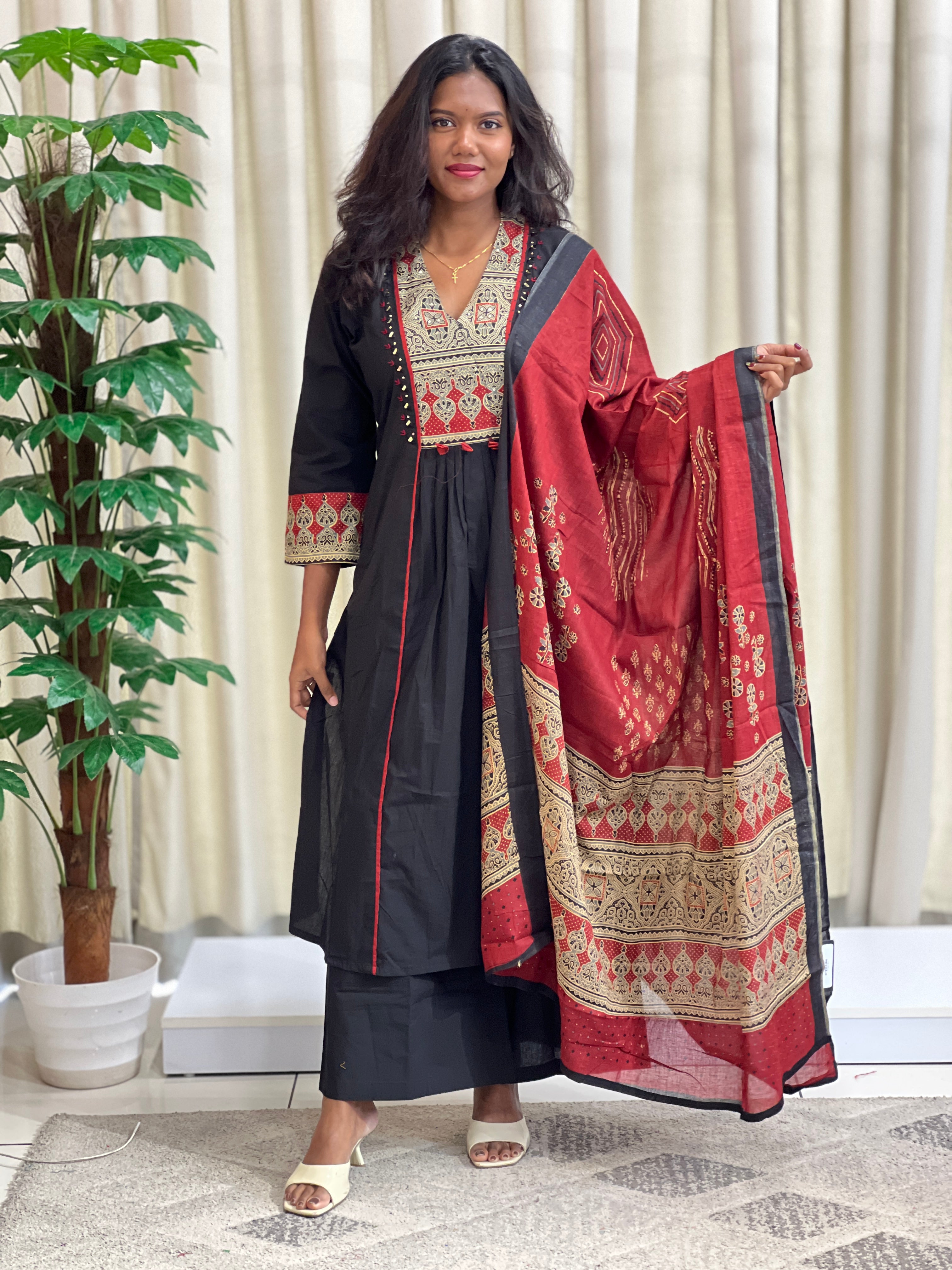Patch Pattern Cotton Kurta Set | UNM129
