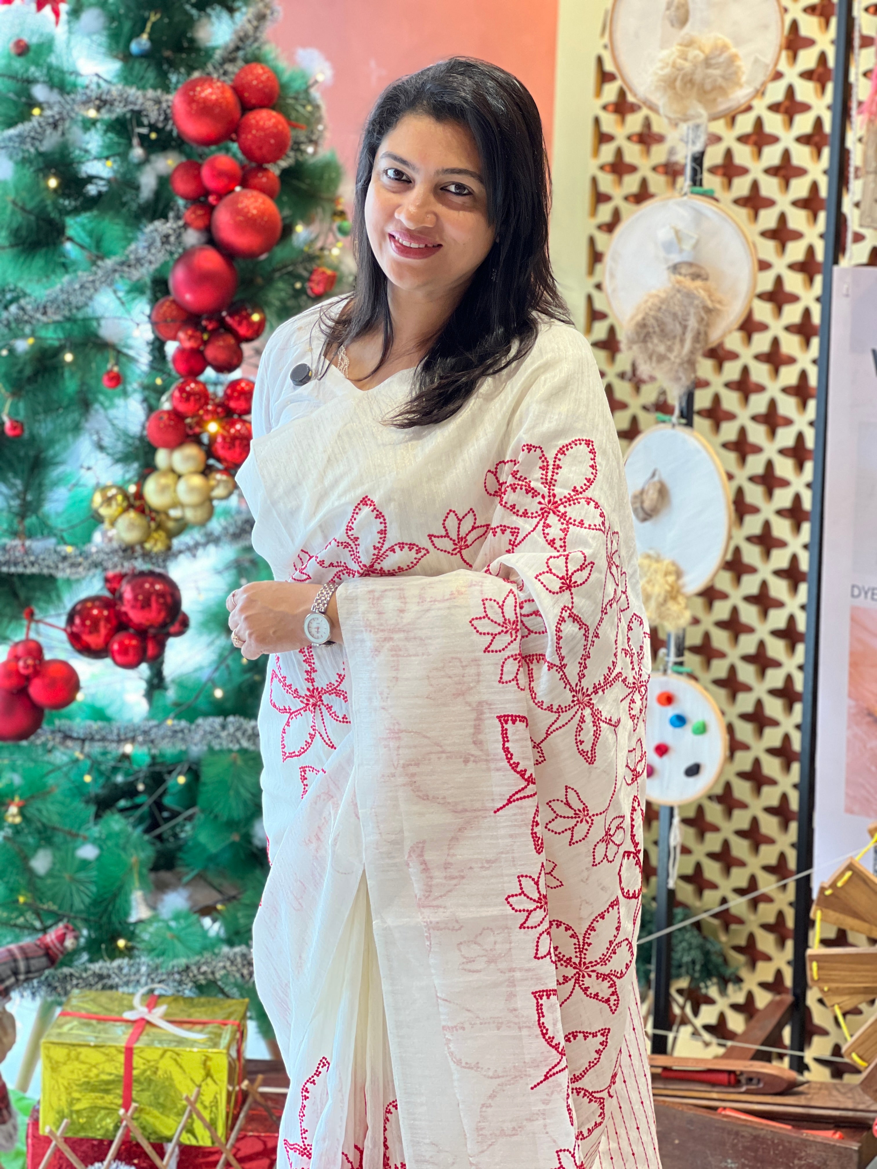 Floral  Point Embroidery Detailed Green Silk Saree | BLD1639