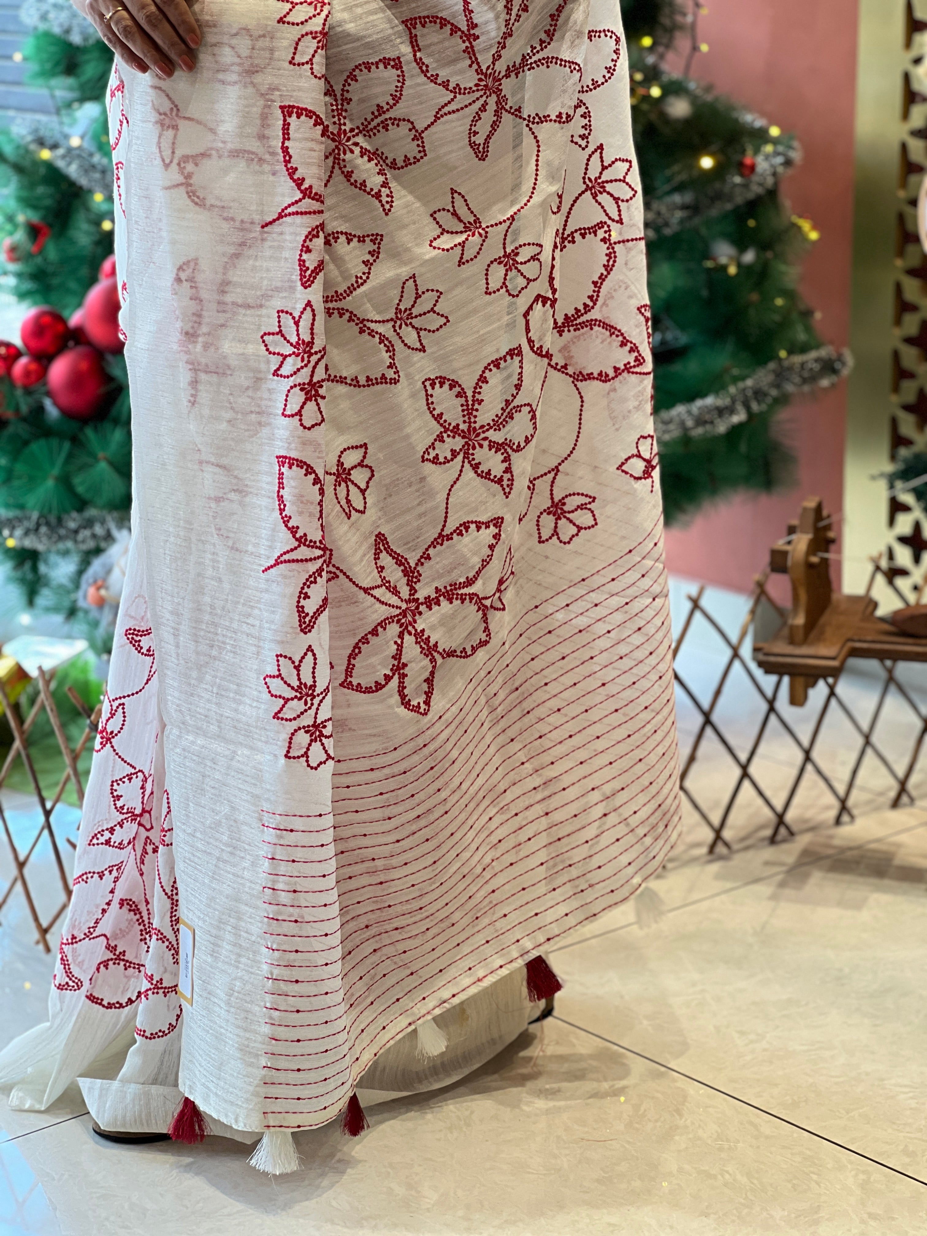 Floral  Point Embroidery Detailed Green Silk Saree | BLD1639