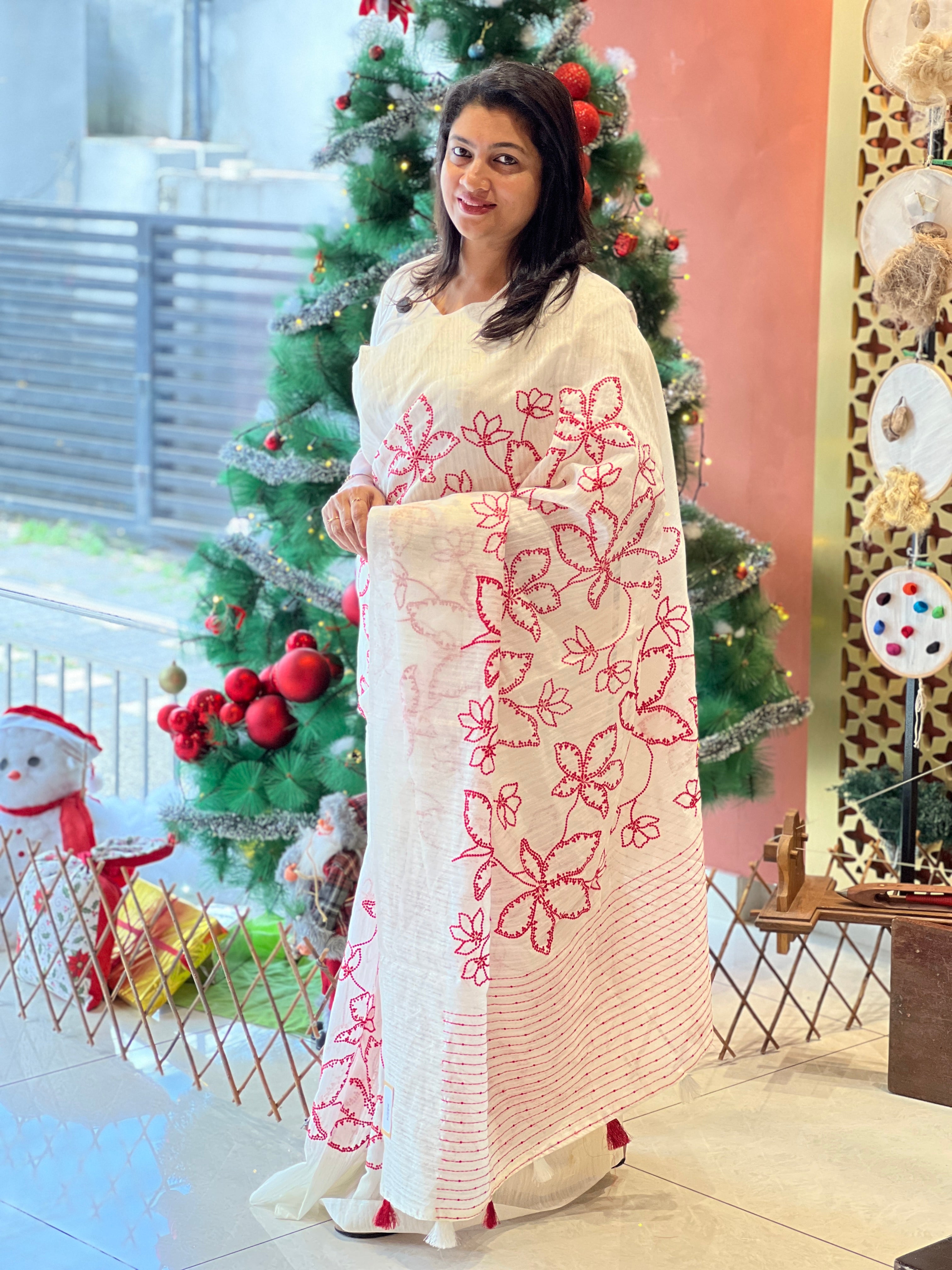 Floral  Point Embroidery Detailed Green Silk Saree | BLD1639