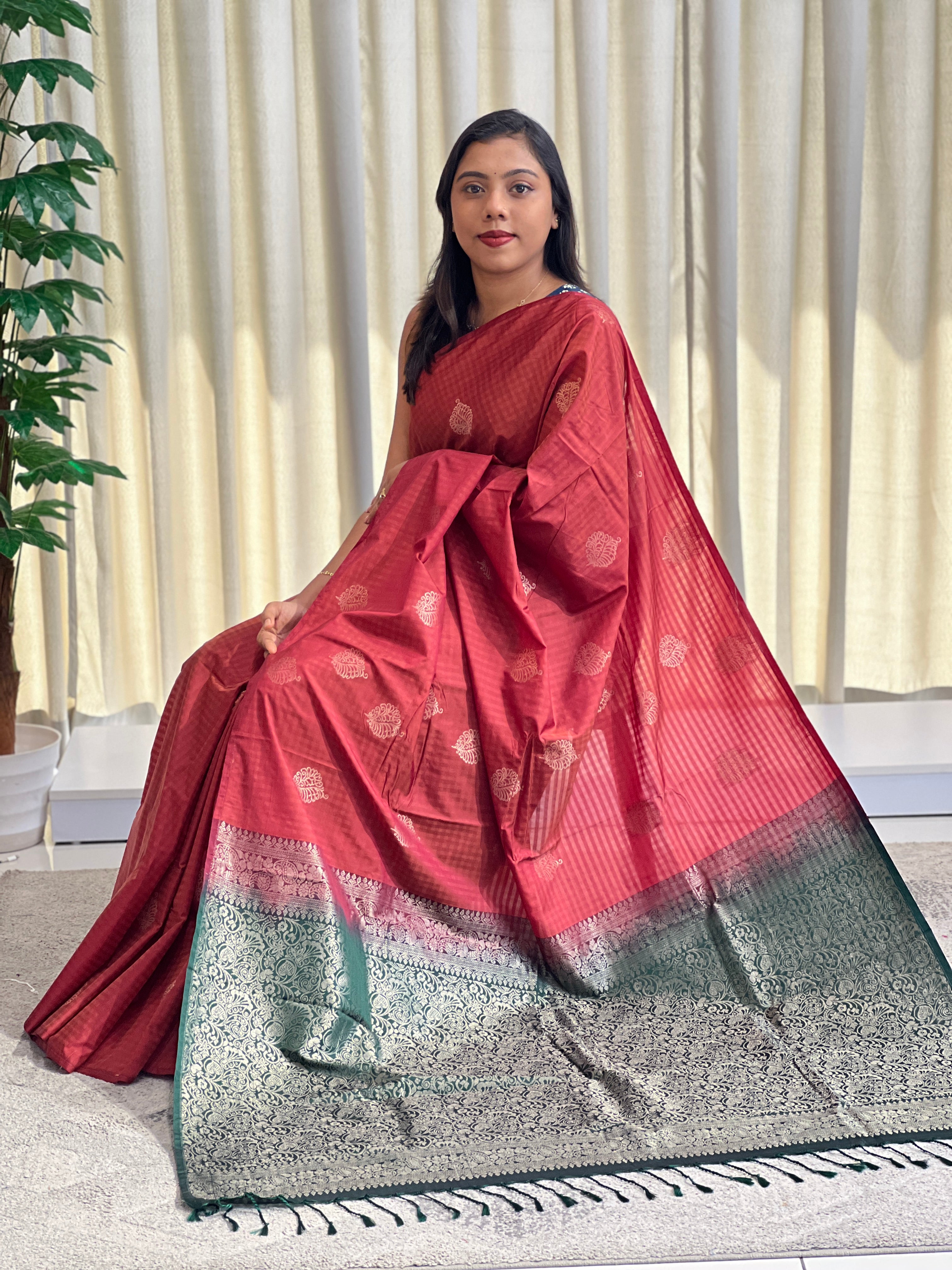 Check Woven Pattern Semi Soft Silk Saree | SEN133