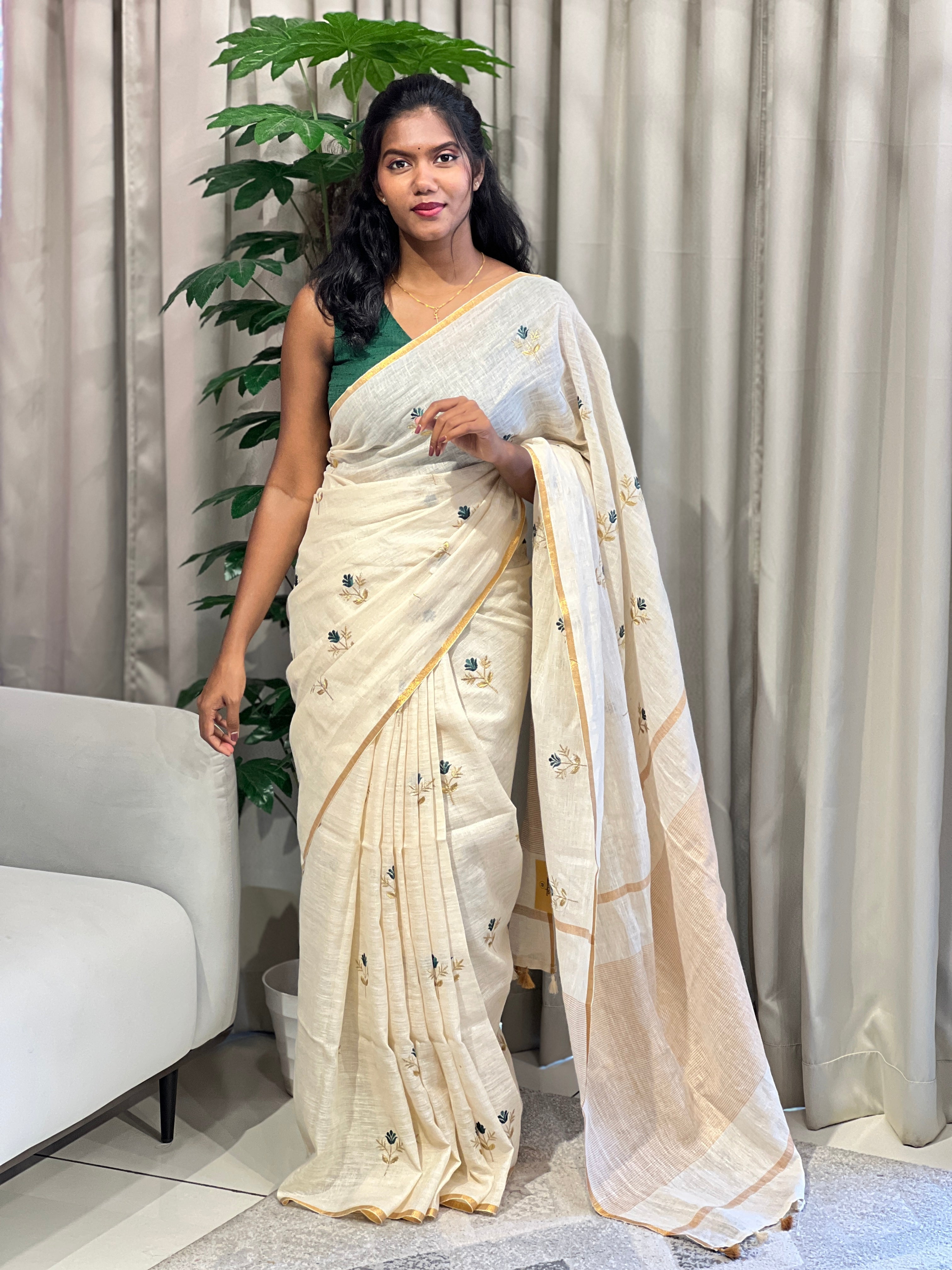 Floral Embroidery Detailed Linen Saree | DLS357