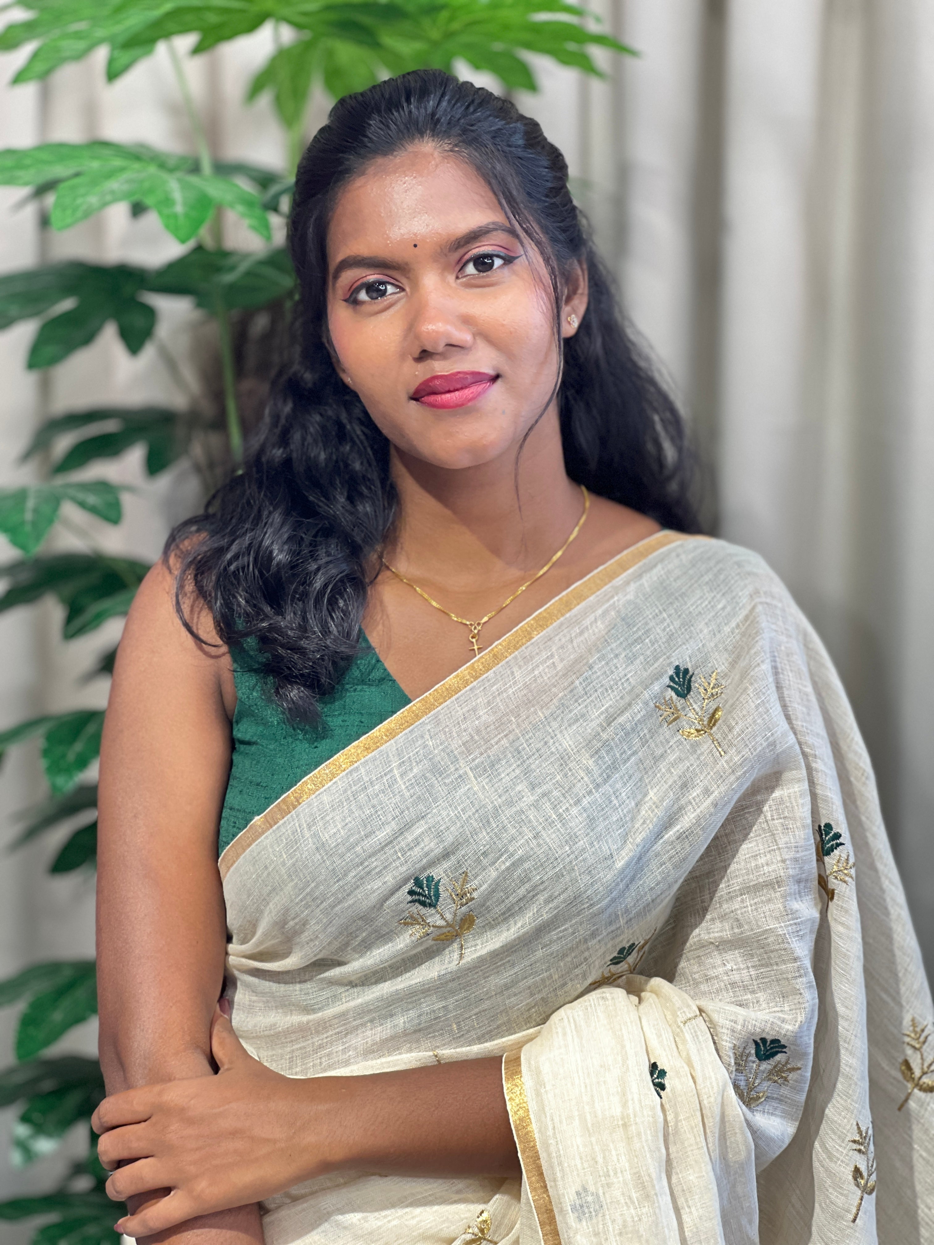 Floral Embroidery Detailed Linen Saree | DLS357