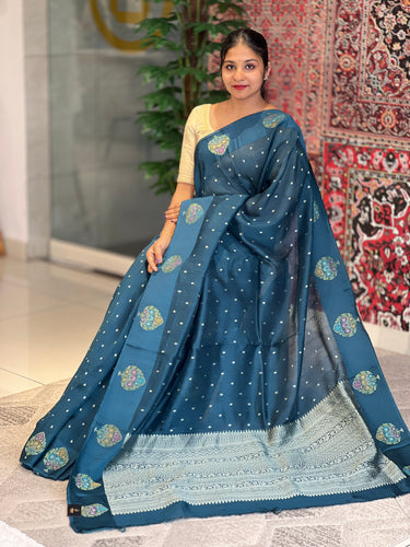 Zari Butta Weaving Banarasi Silk Saree | YNG583