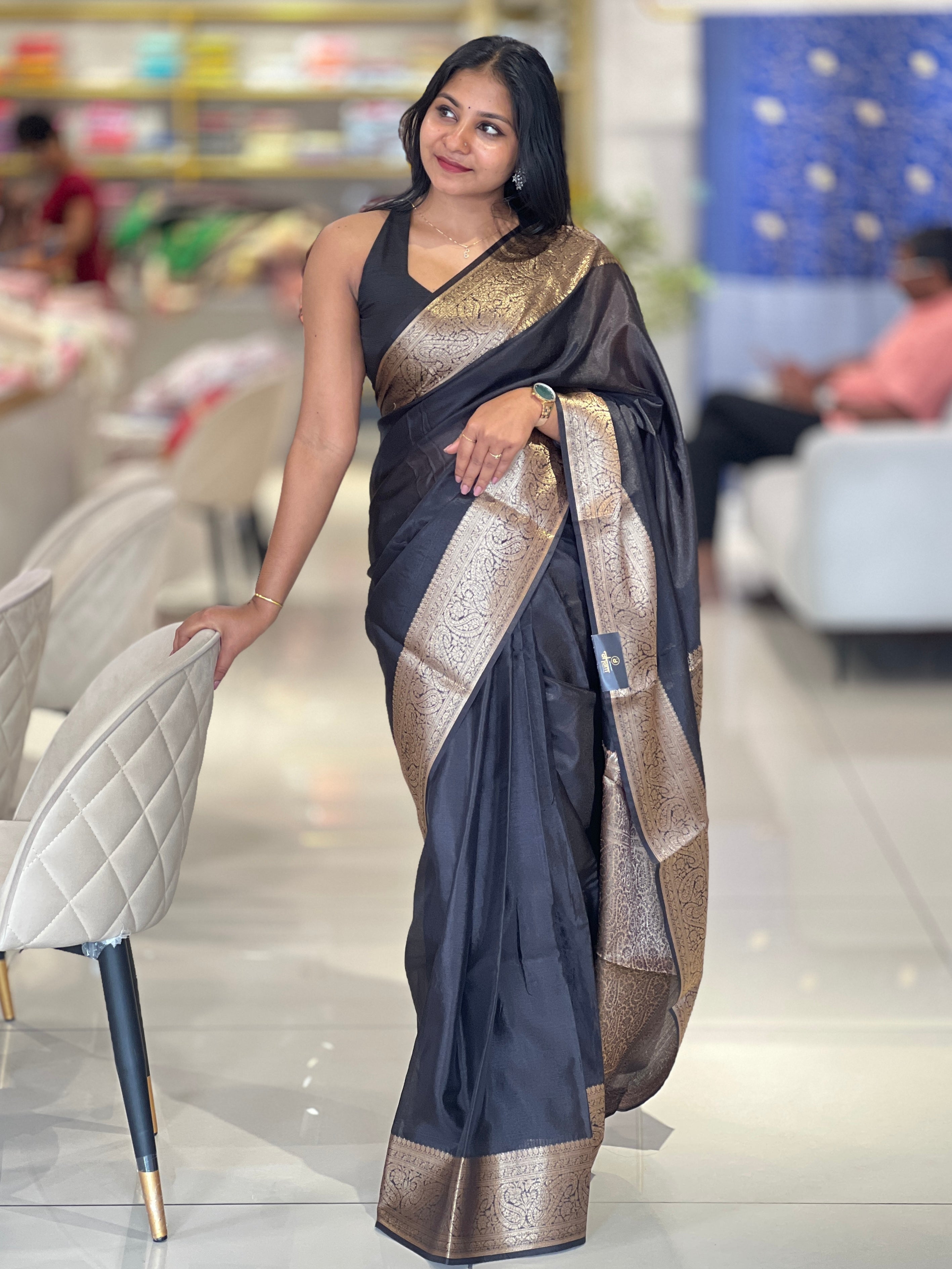 Paisley Detailed Banarasi Weaved Warm Silk Saree | NN111