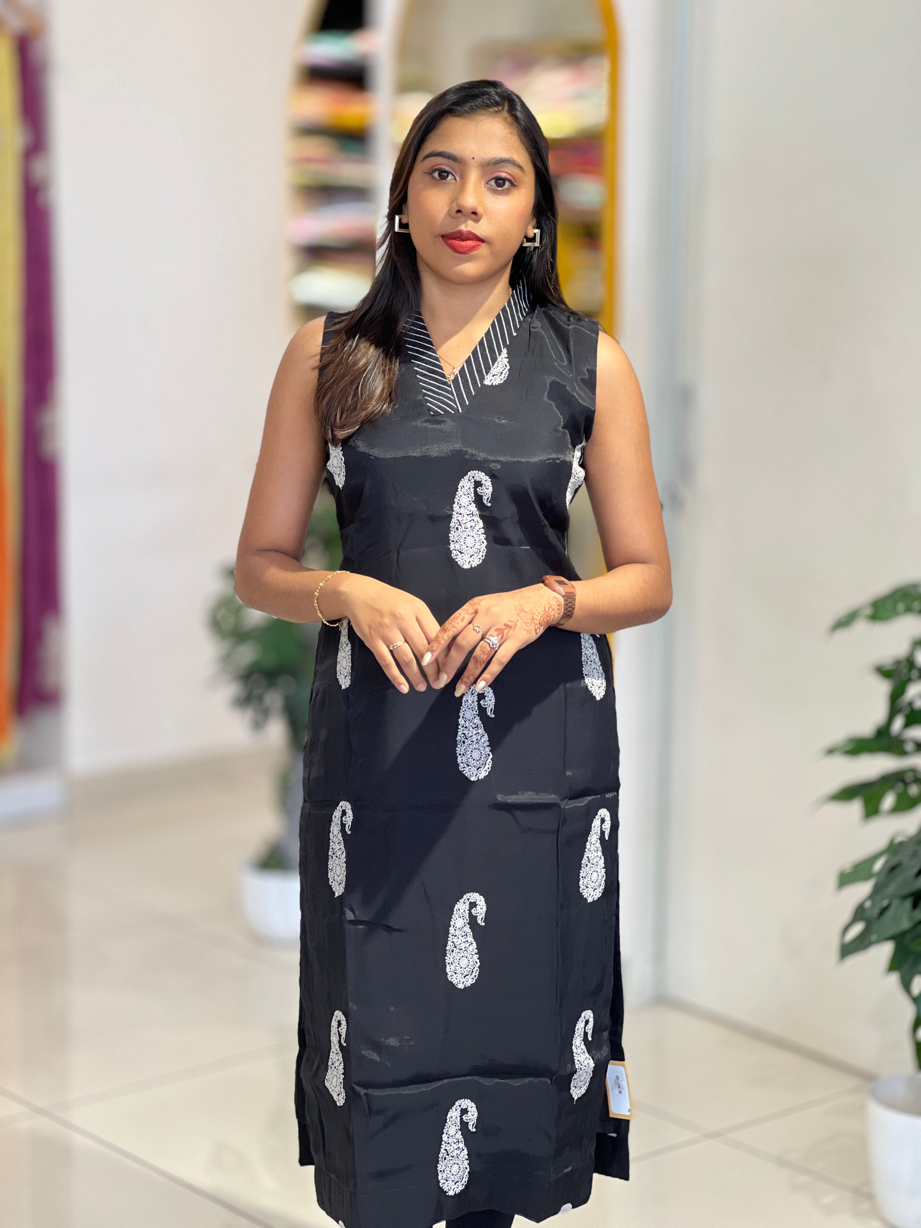 Thread Embroidered Cotton Kurta | NAI236