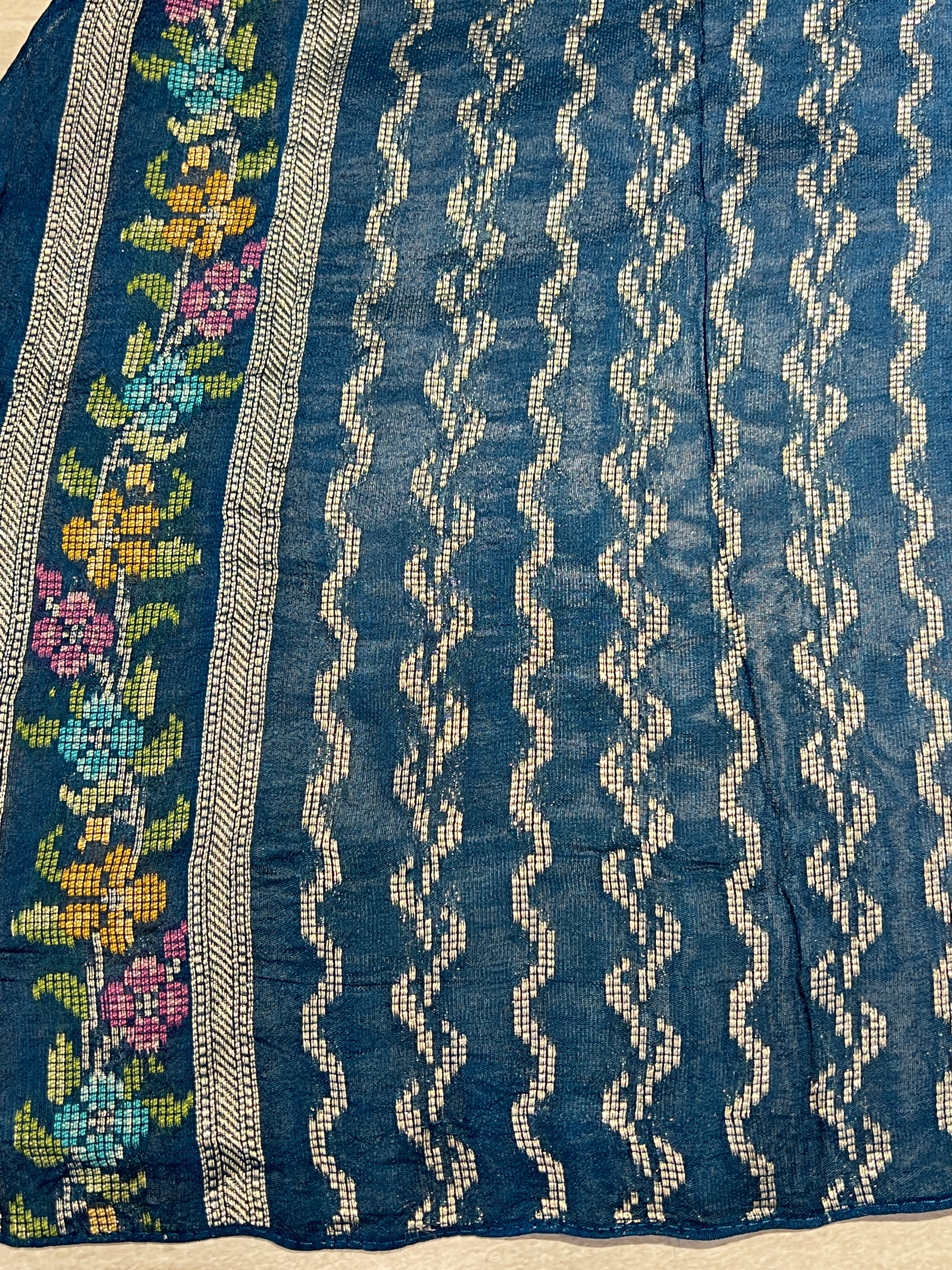 Thread and Zari Weaving Banarasi Silk Saree | YNG576