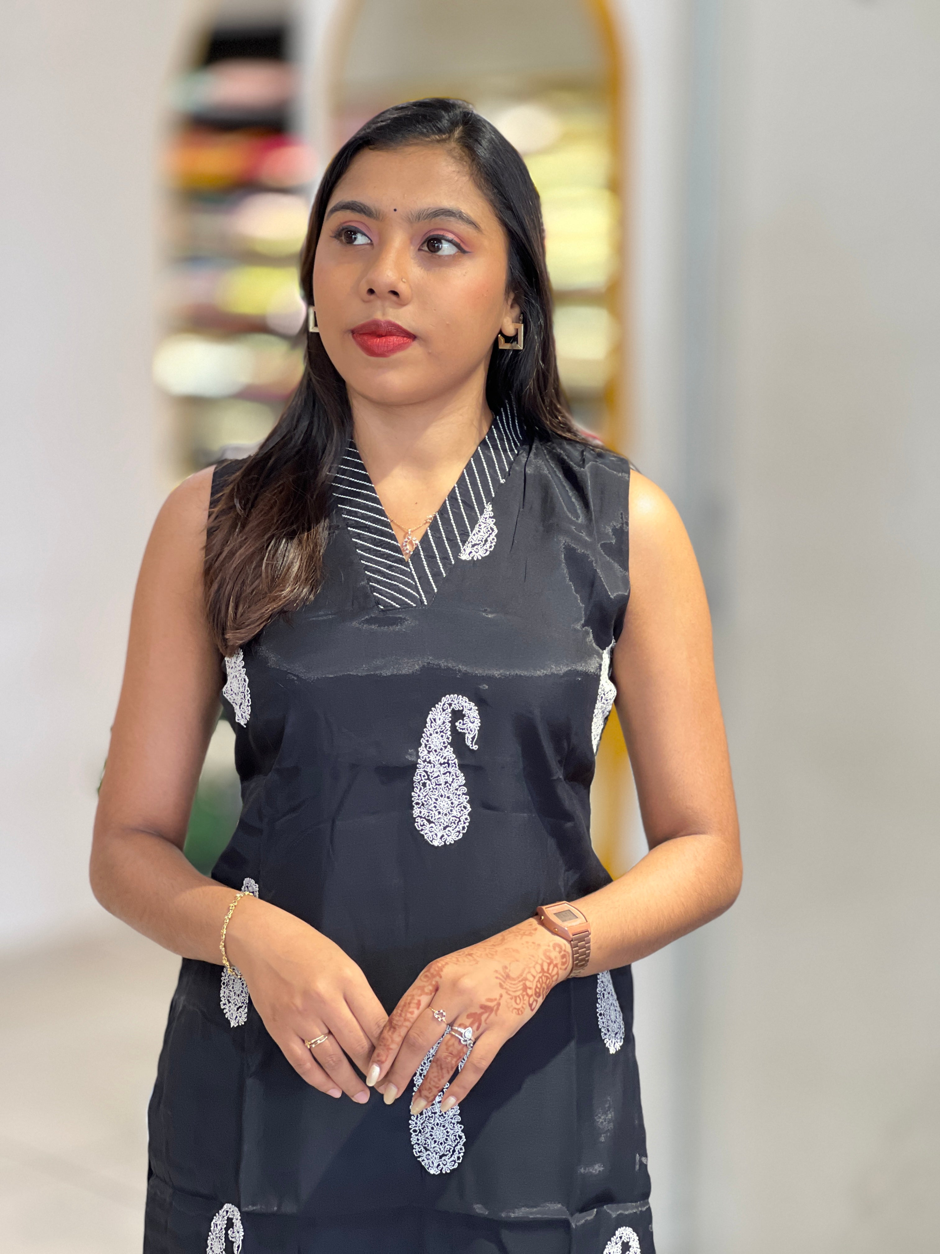 Thread Embroidered Cotton Kurta | NAI236