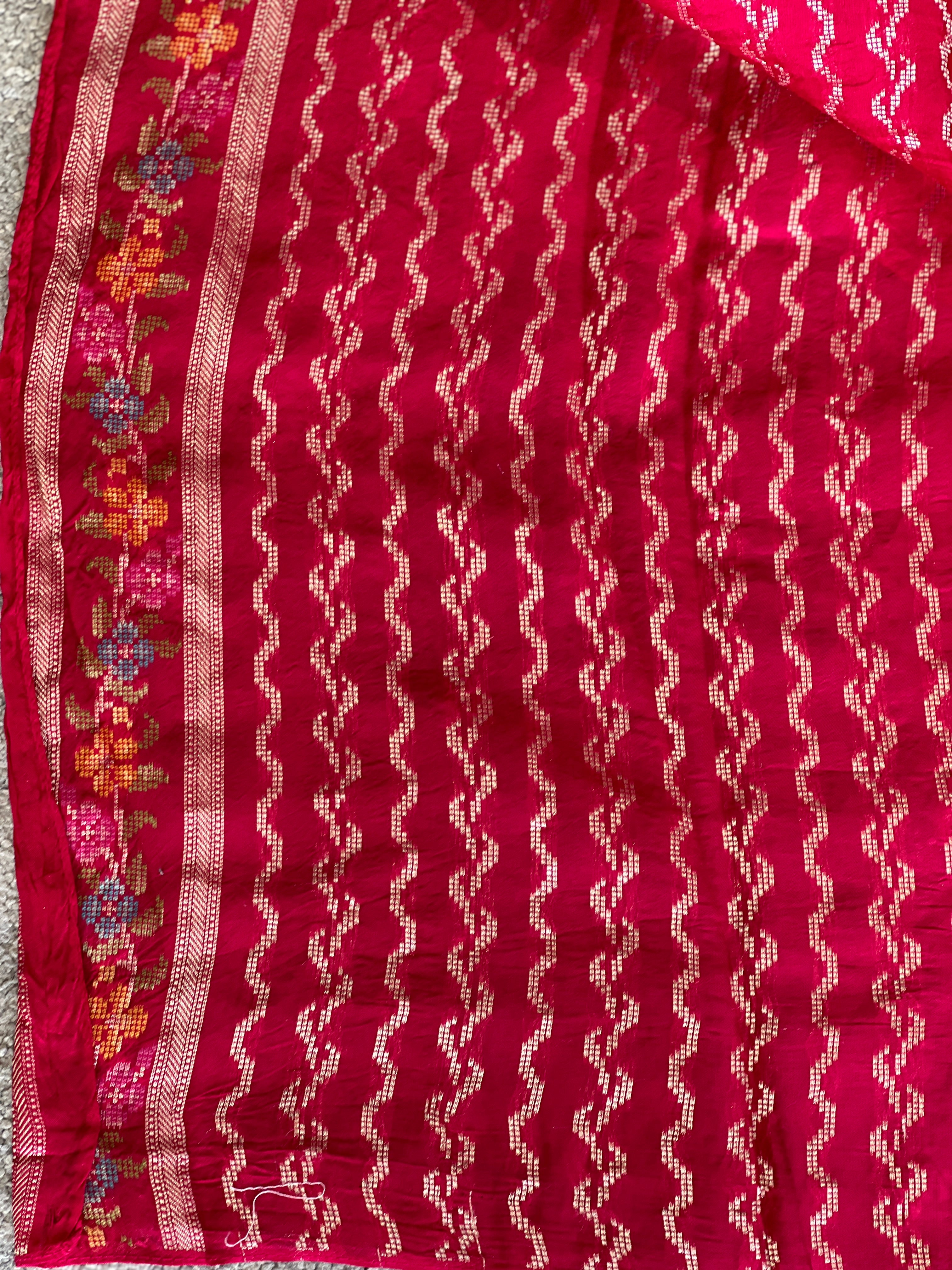 Thread and Zari Weaving Banarasi Silk Saree | YNG575