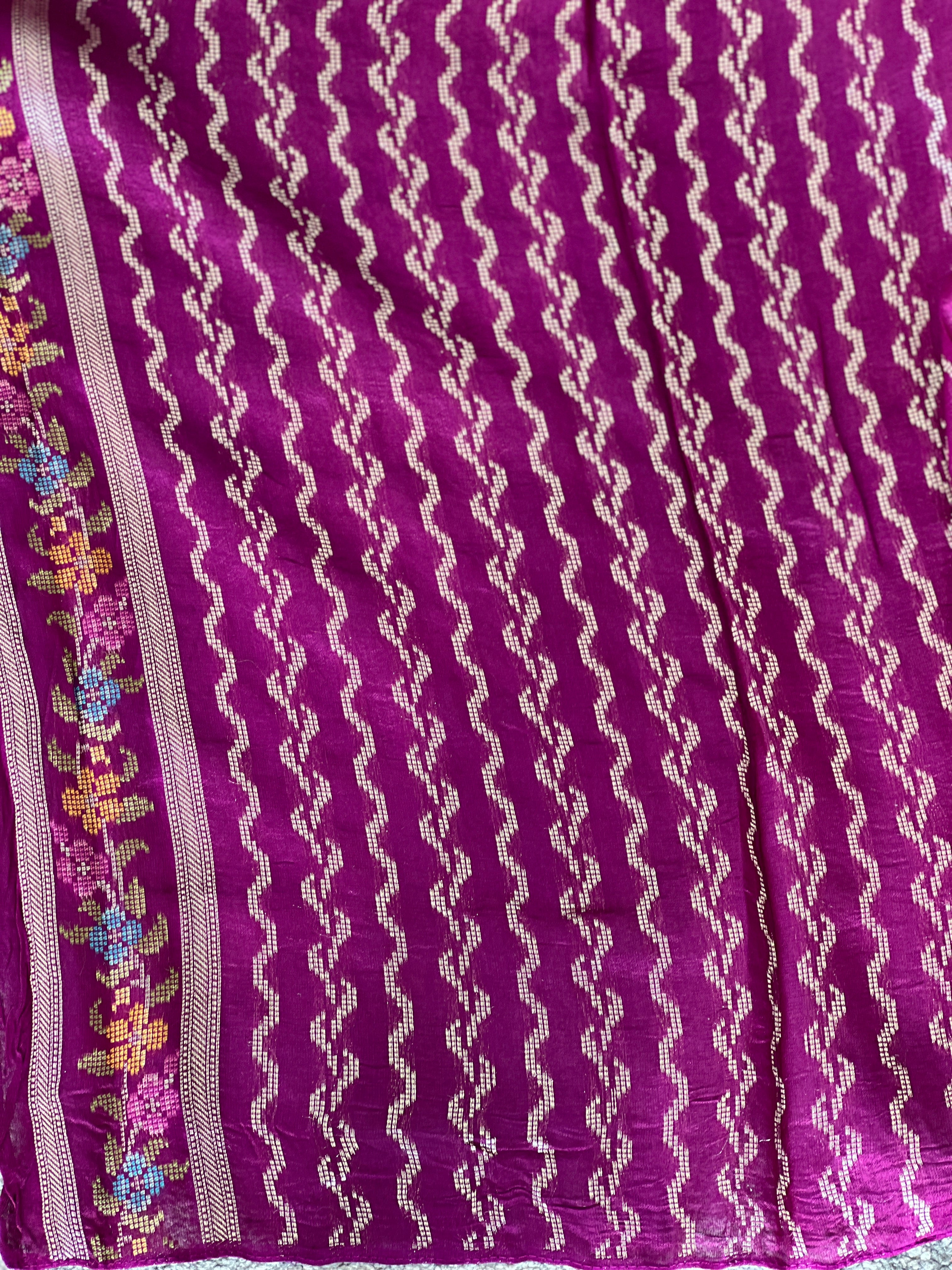 Thread and Zari Weaving Banarasi Silk Saree | YNG574
