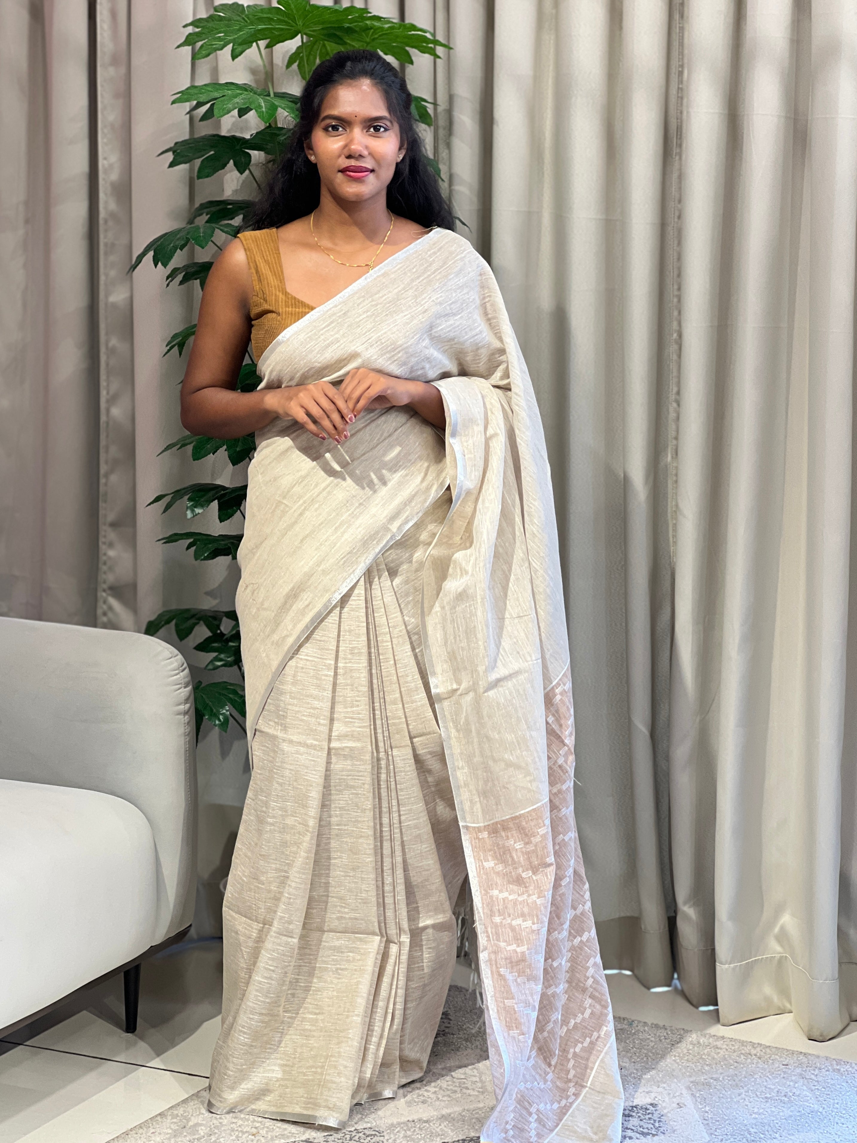 Silver Zari & Thread Woven Linen Saree | DLS349