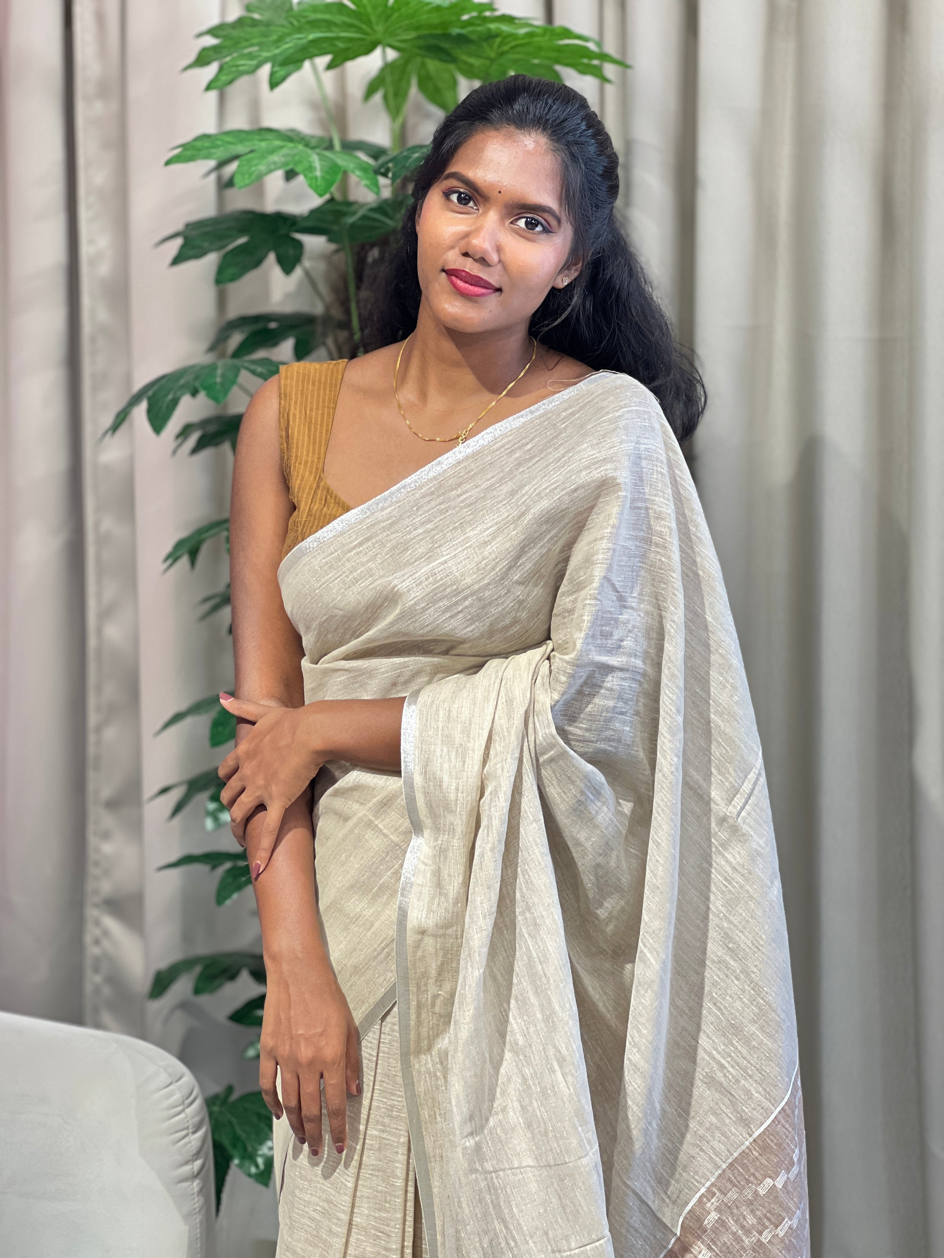 Silver Zari & Thread Woven Linen Saree | DLS349