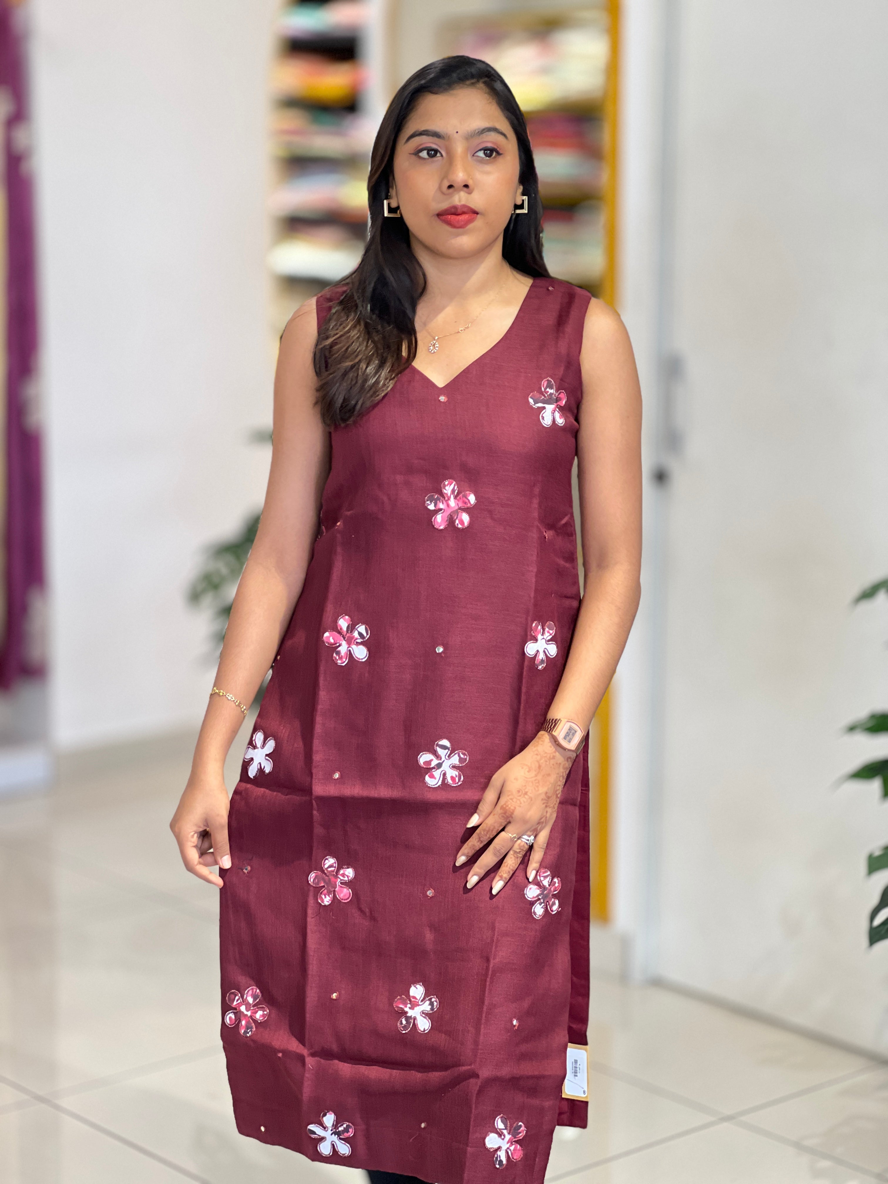 Floral Applique Work Detailed Linen Cotton Kurta | NAI228