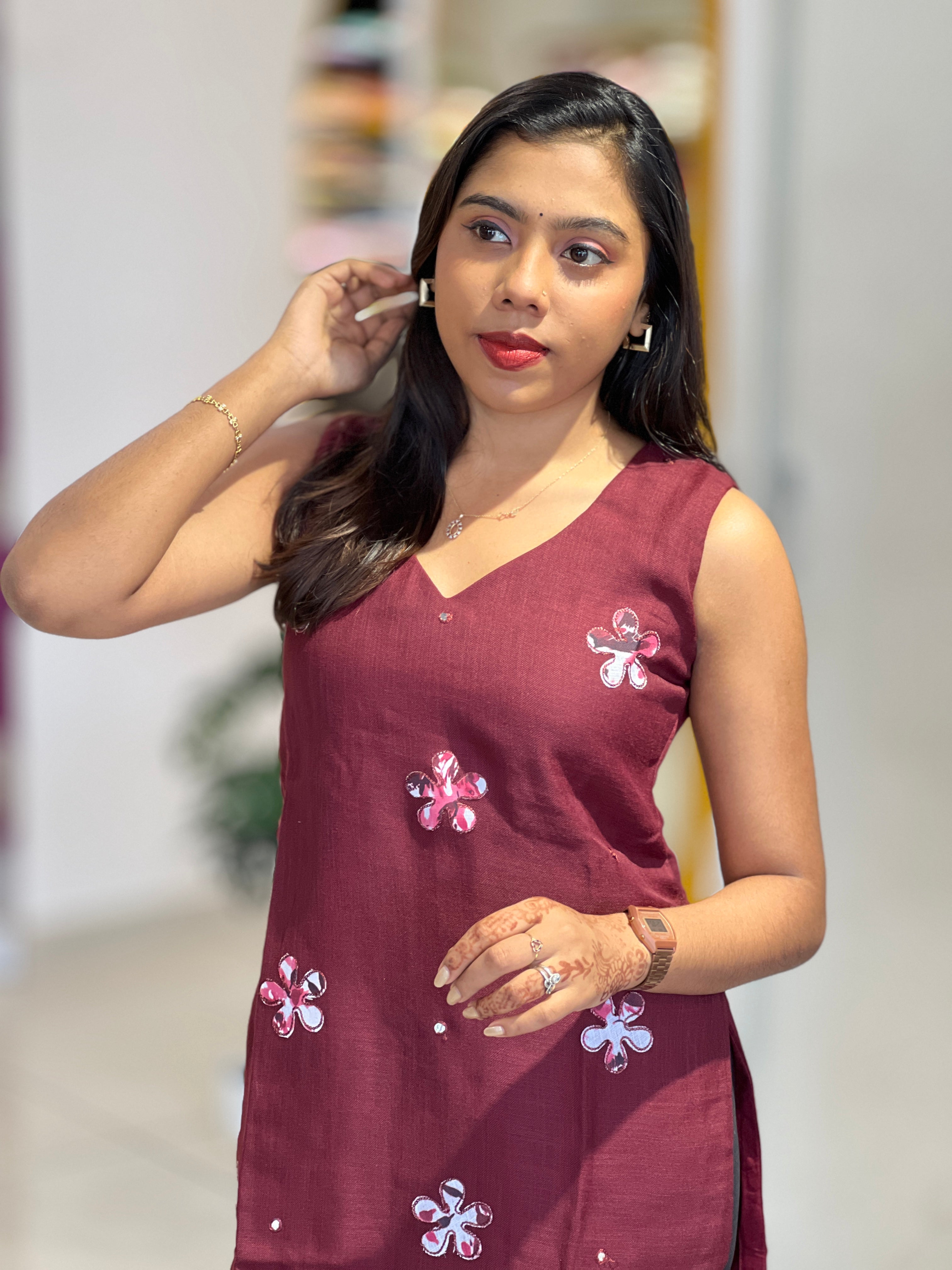 Floral Applique Work Detailed Linen Cotton Kurta | NAI228