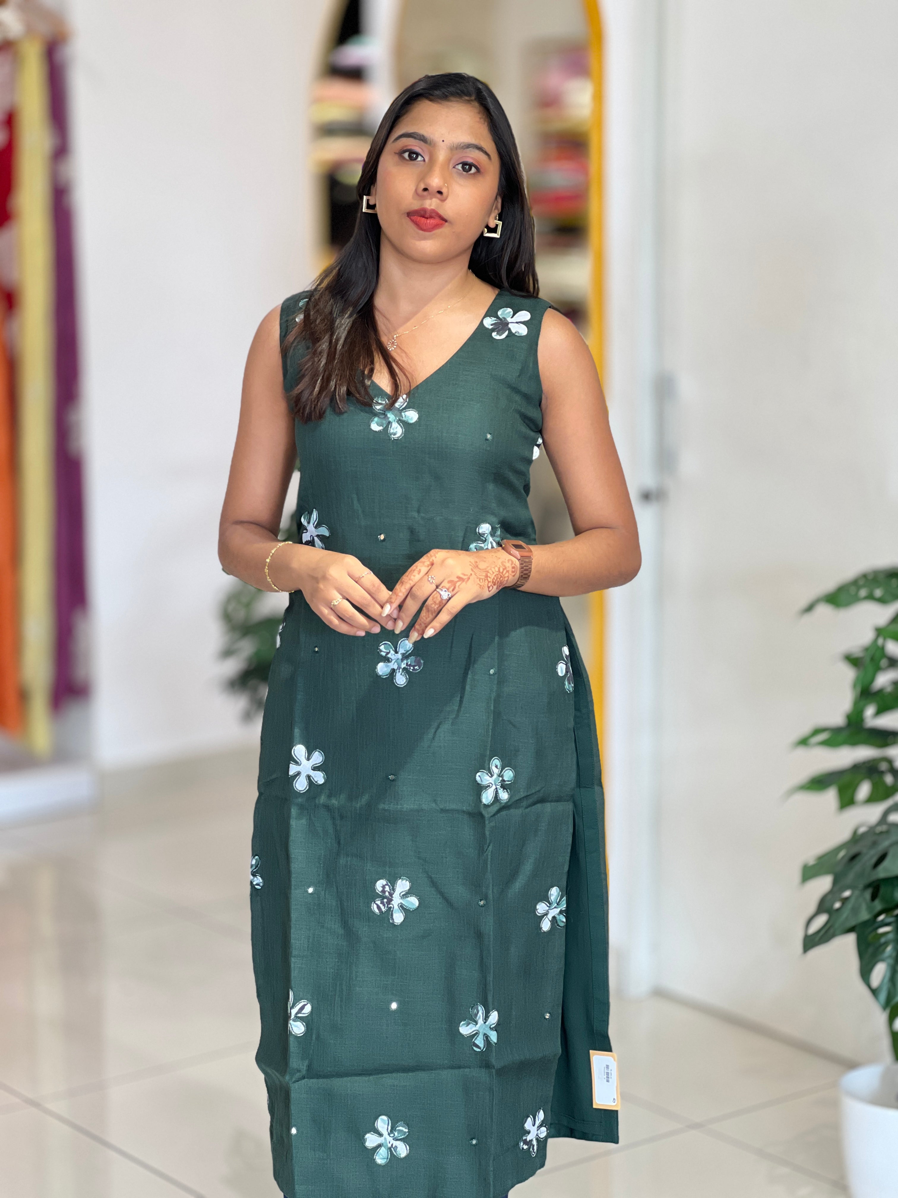 Floral Applique Work Detailed Linen Cotton Kurta | NAI229