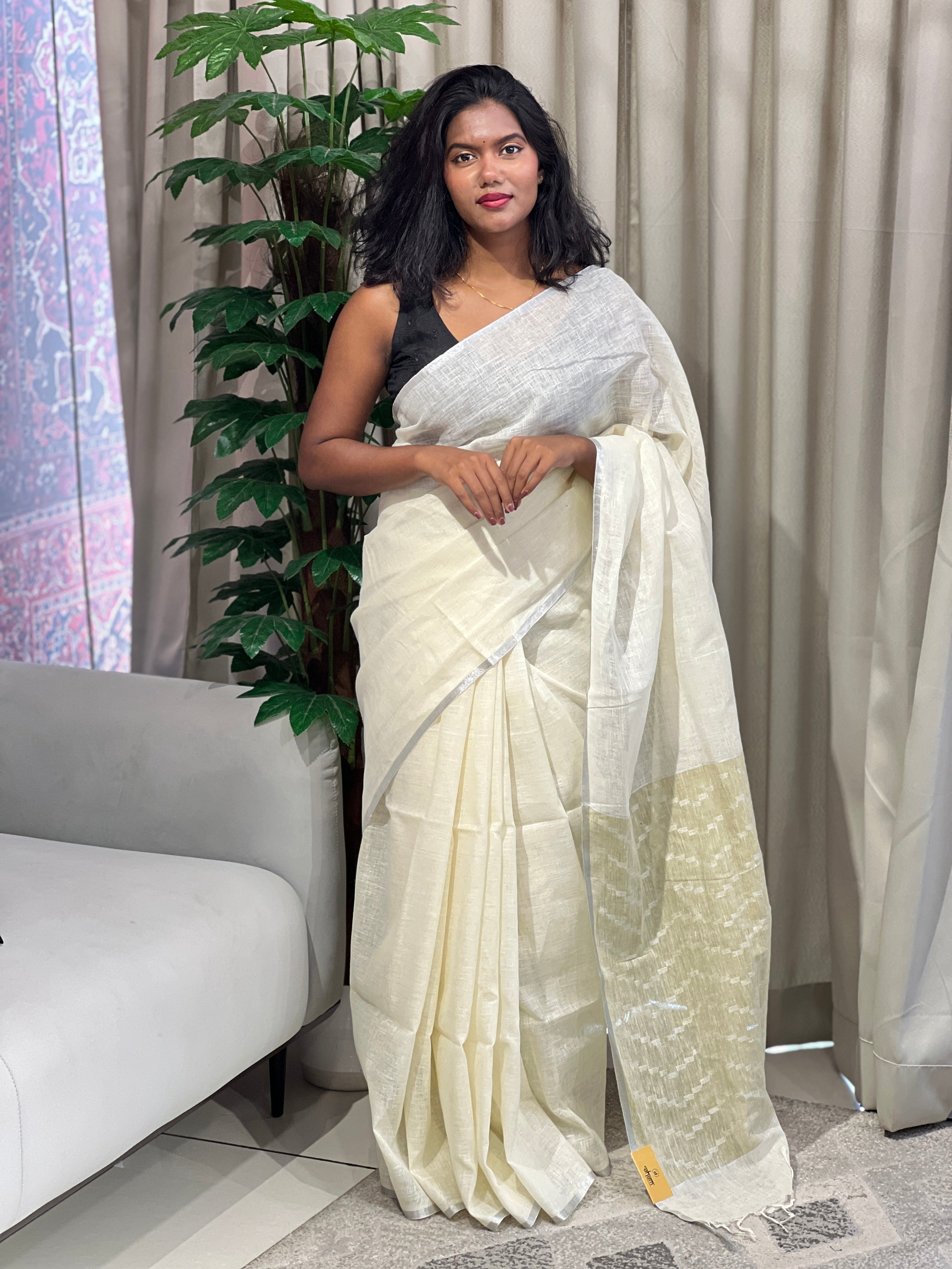 Silver Zari & Thread Woven Linen Saree | DLS353
