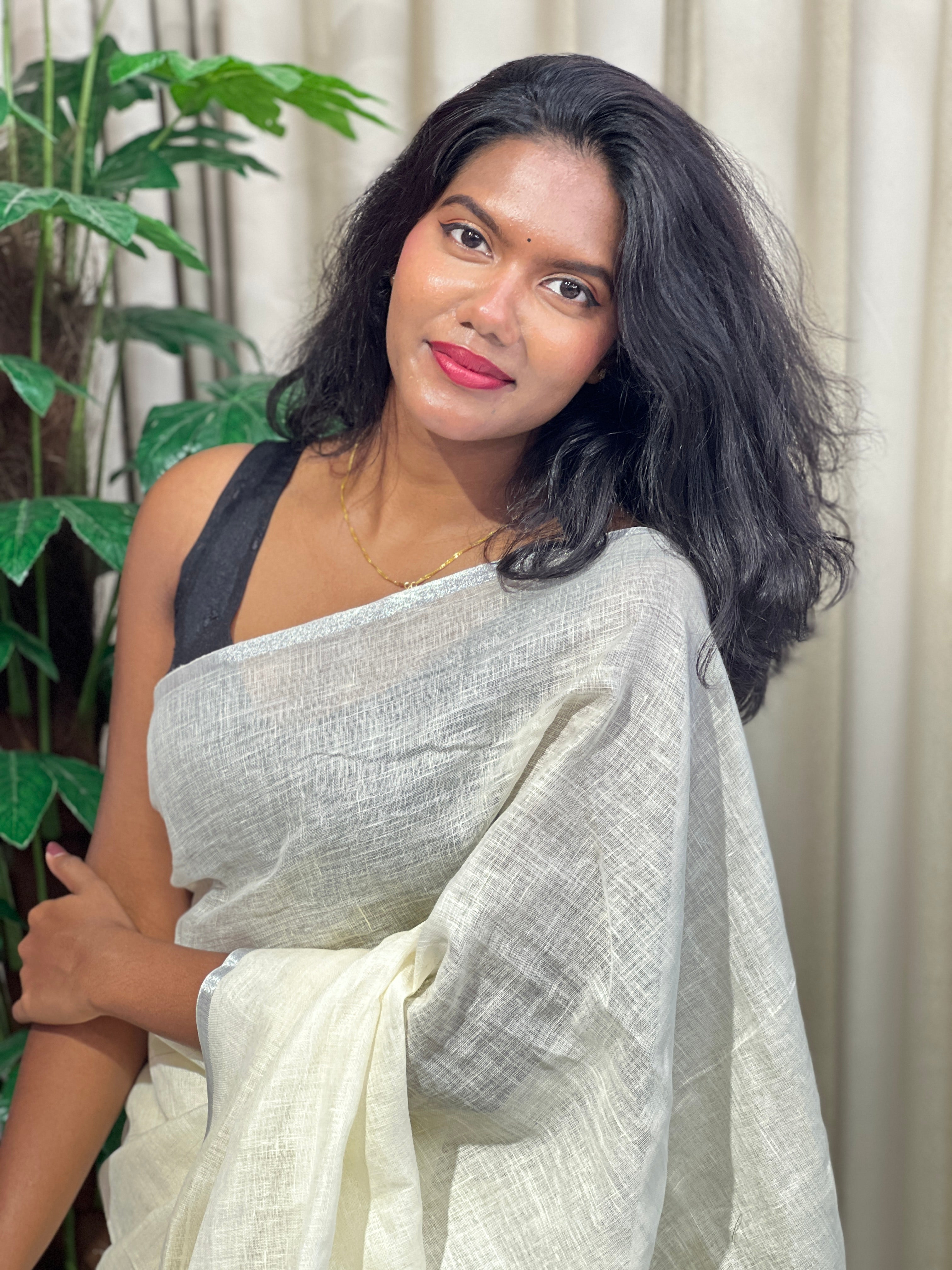 Silver Zari & Thread Woven Linen Saree | DLS353