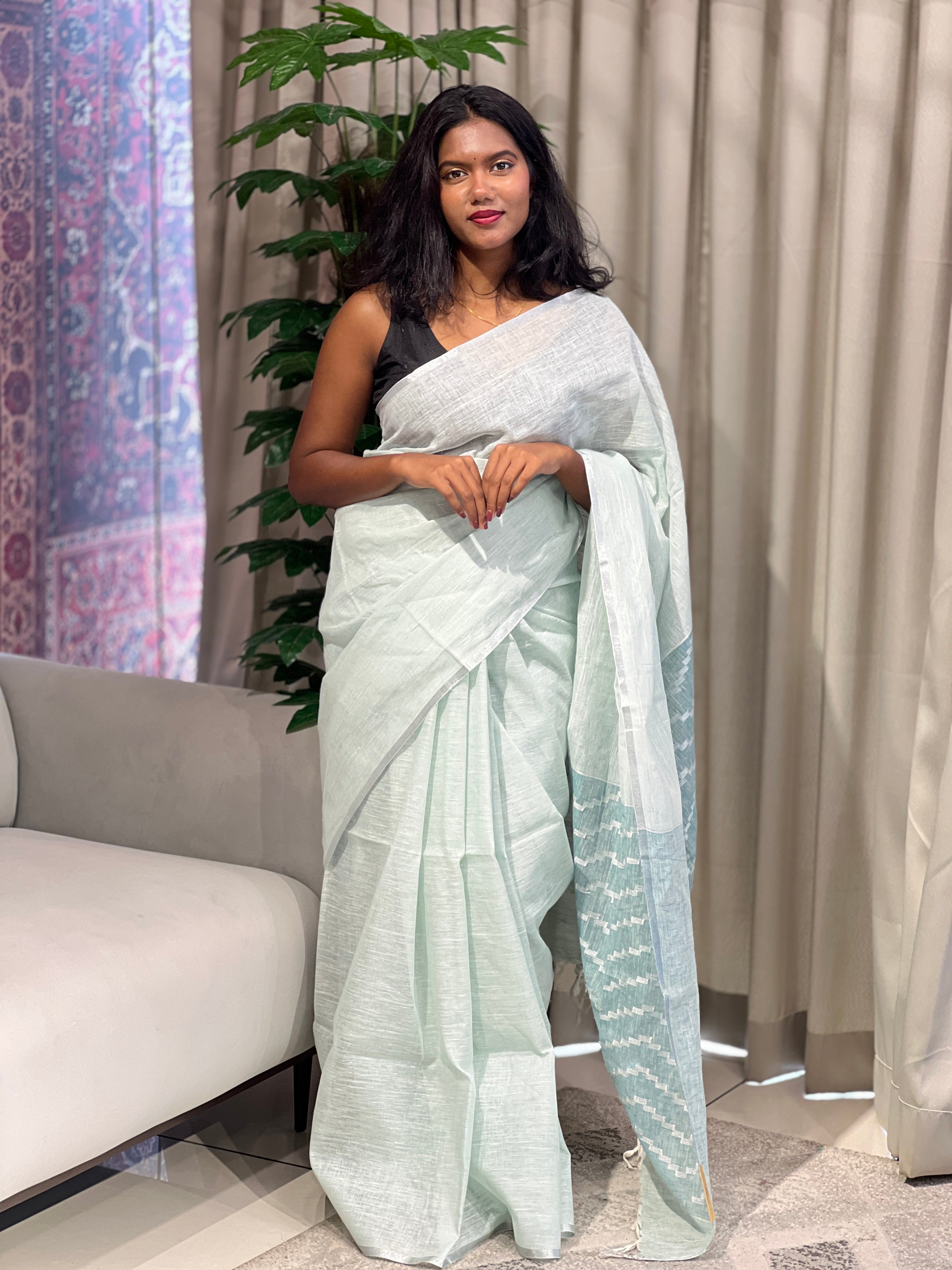 Silver Zari & Thread Woven Linen Saree | DLS354