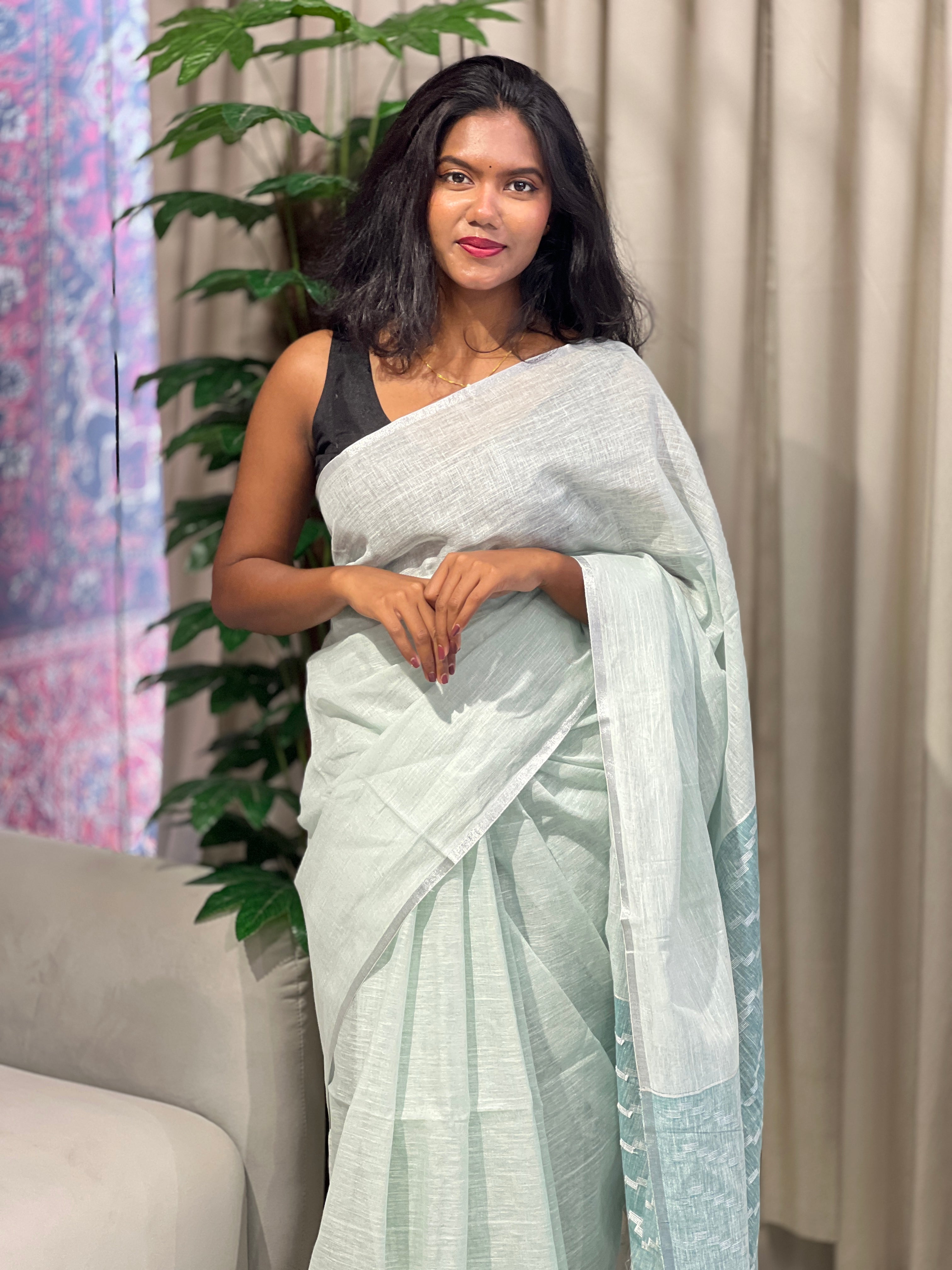 Silver Zari & Thread Woven Linen Saree | DLS354