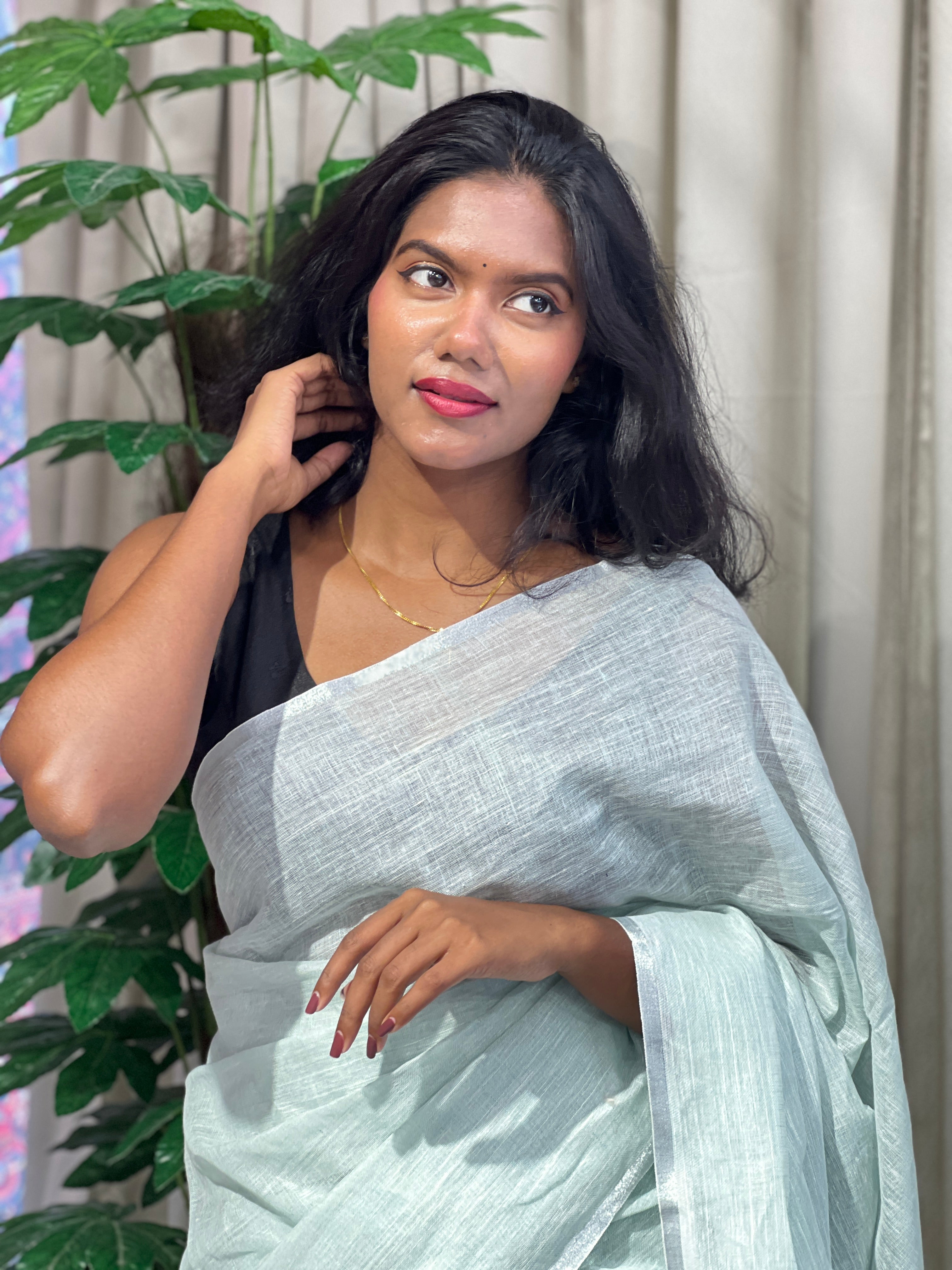 Silver Zari & Thread Woven Linen Saree | DLS354