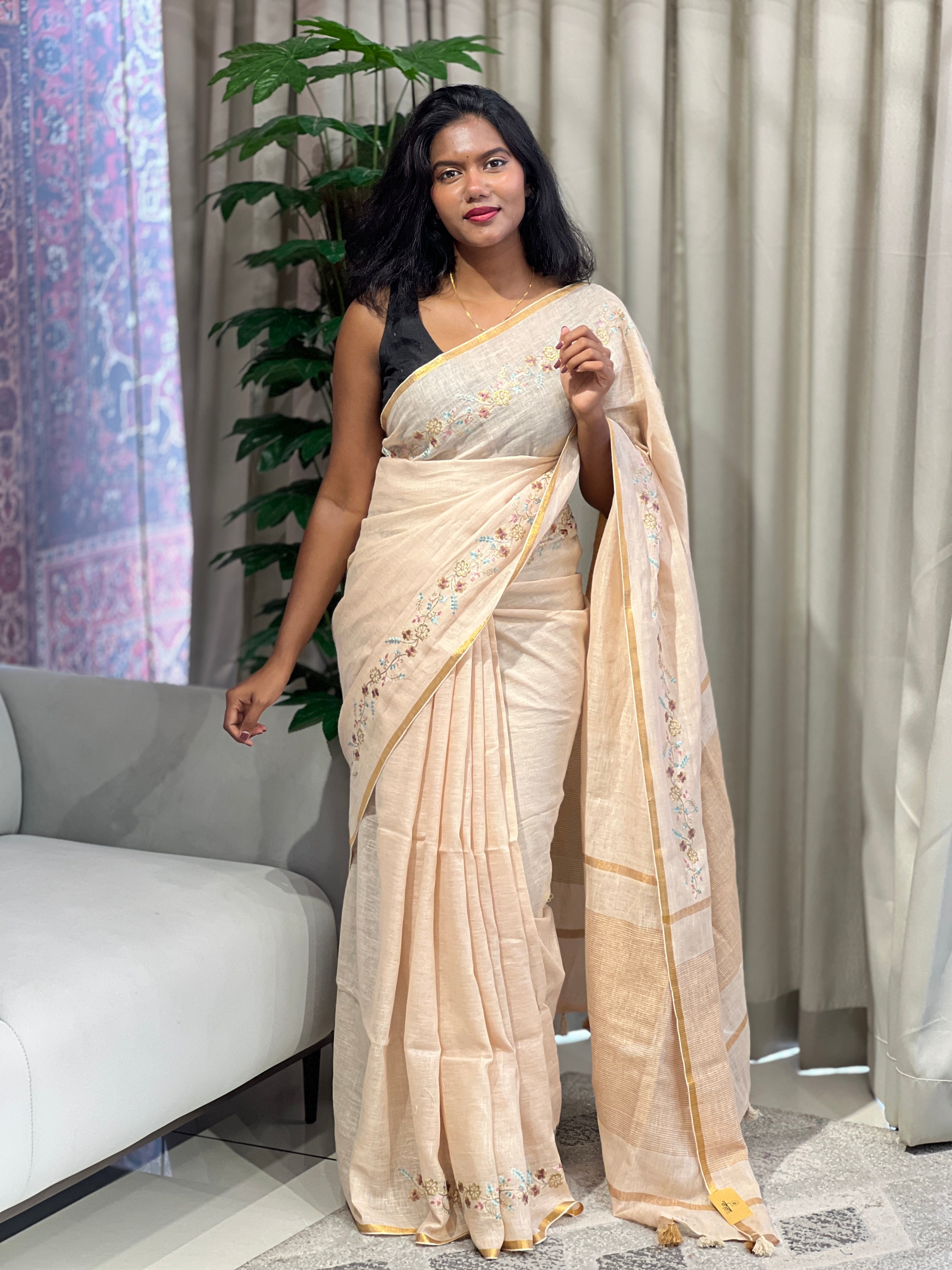 Floral Embroidery Detailed Linen Saree | DLS356