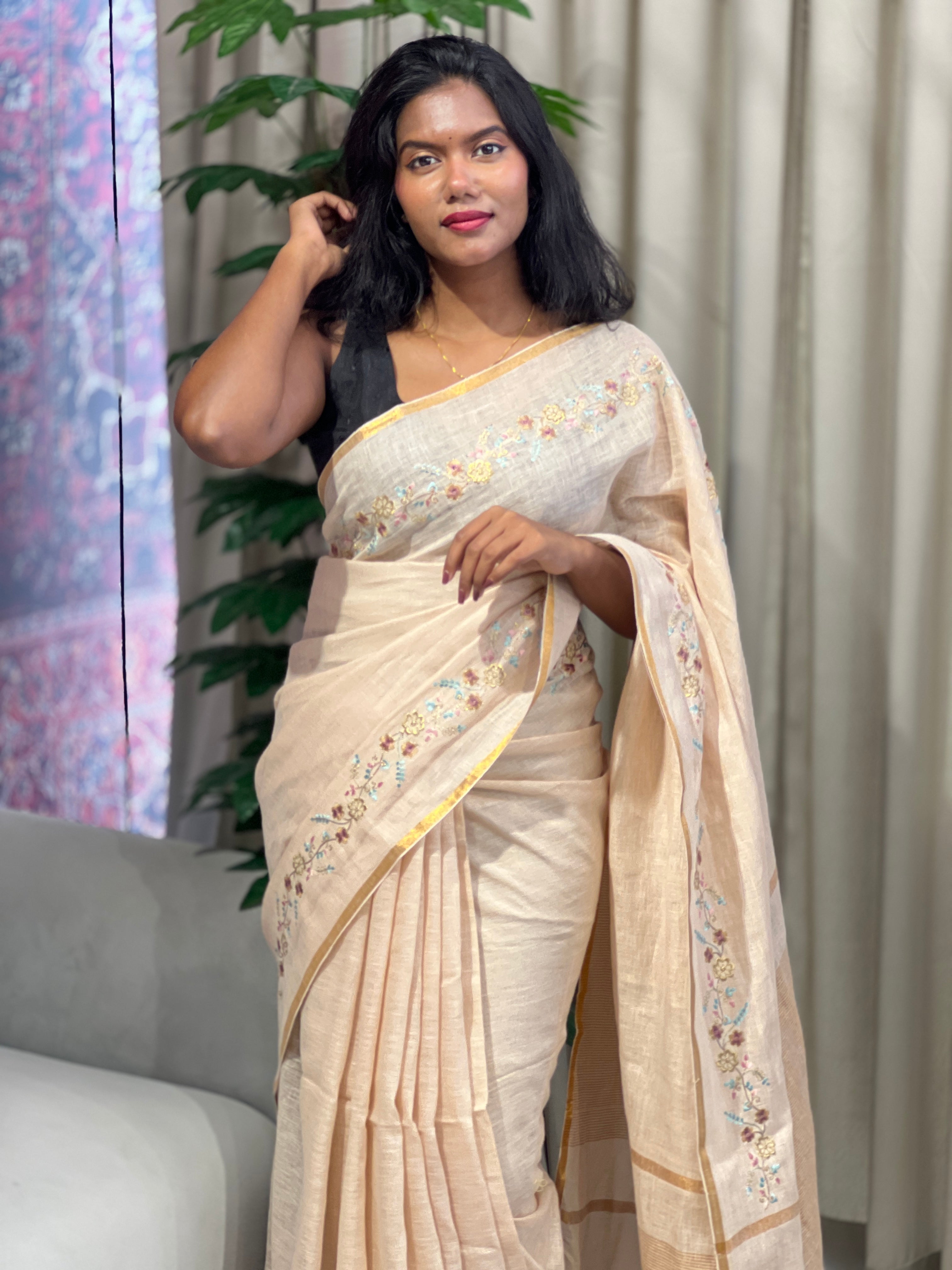 Floral Embroidery Detailed Linen Saree | DLS356