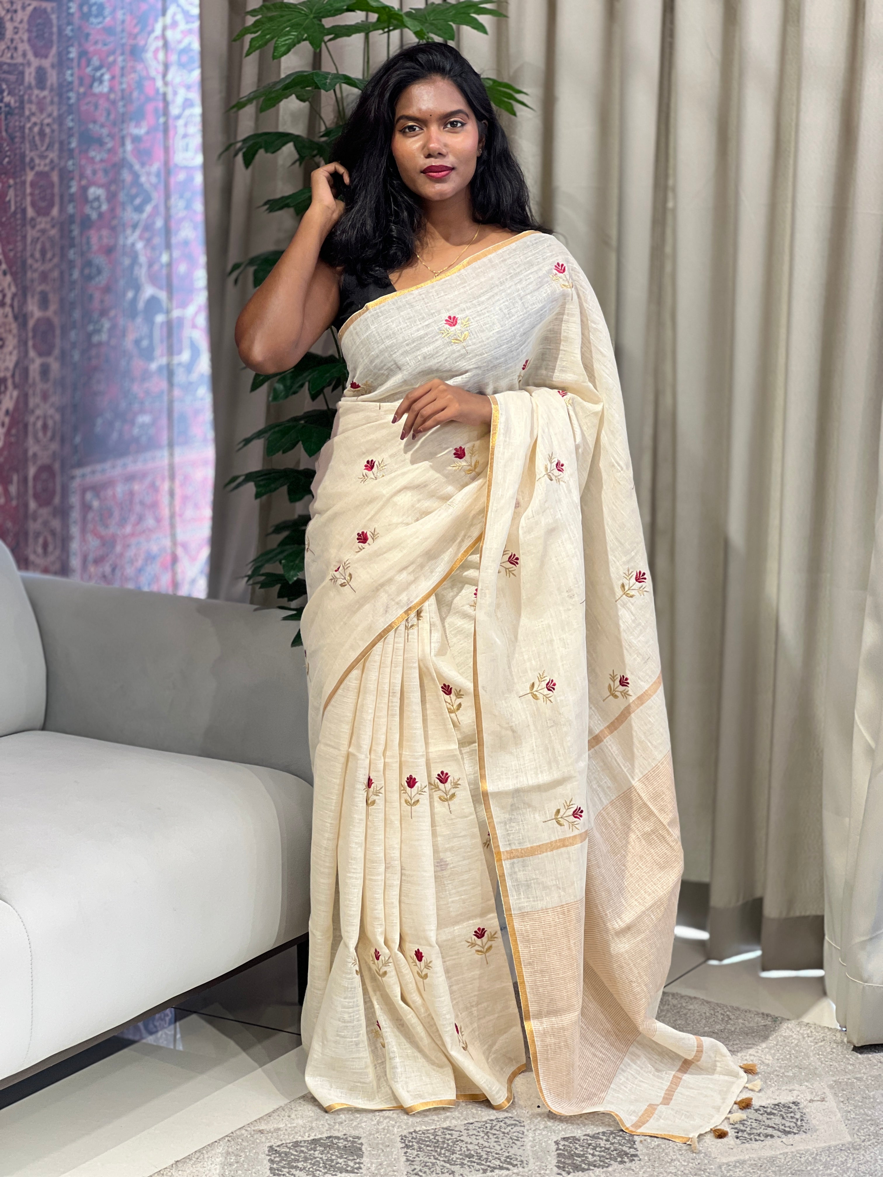 Floral Embroidery Detailed Linen Saree | DLS355