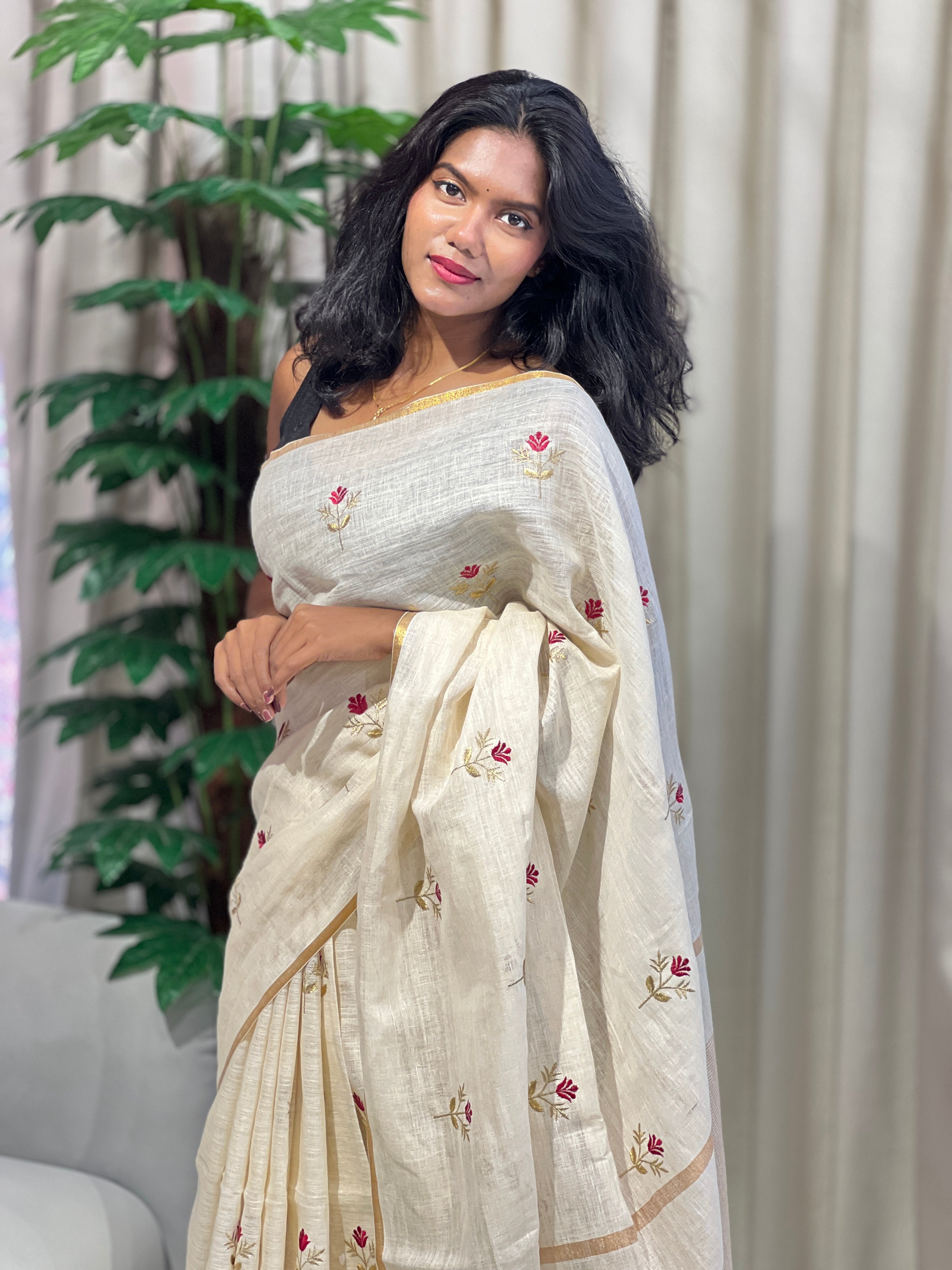 Floral Embroidery Detailed Linen Saree | DLS355