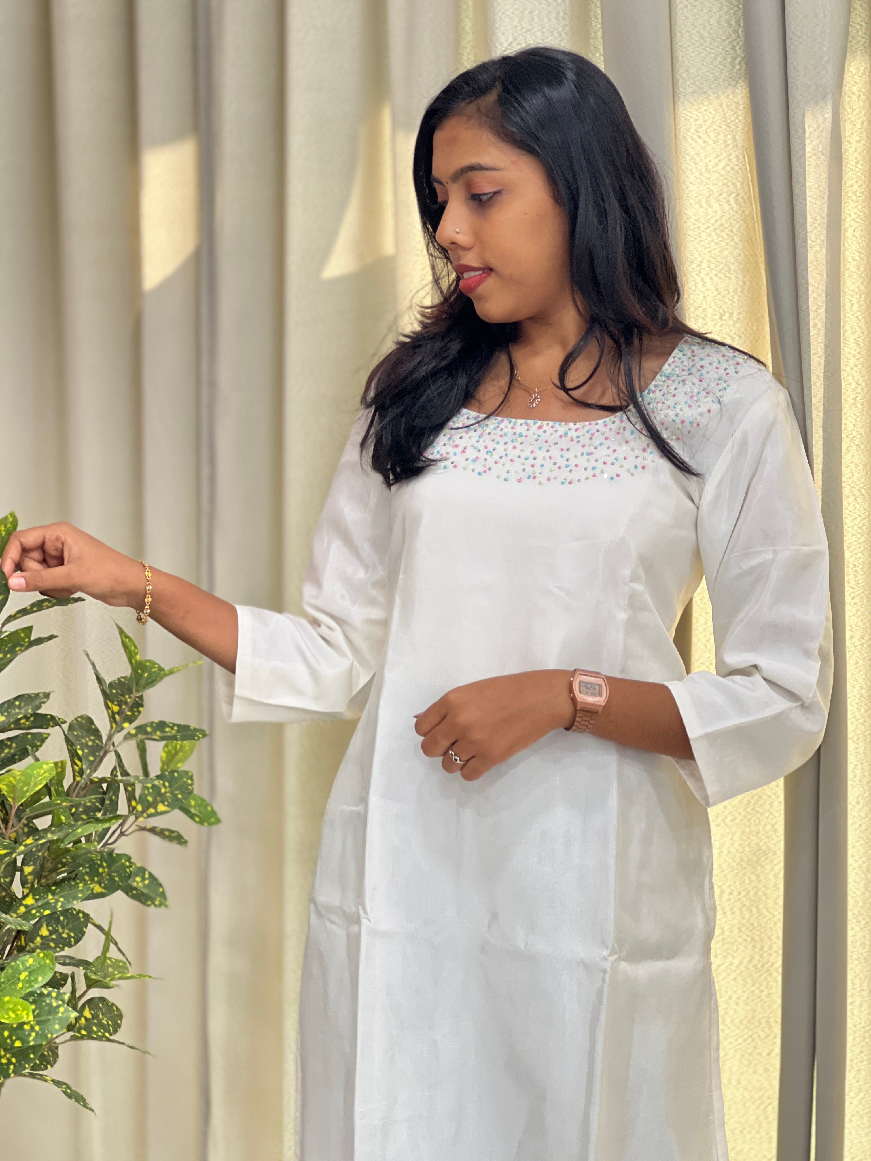 Thread Embroidered Cotton Blended Kurta | DNT142